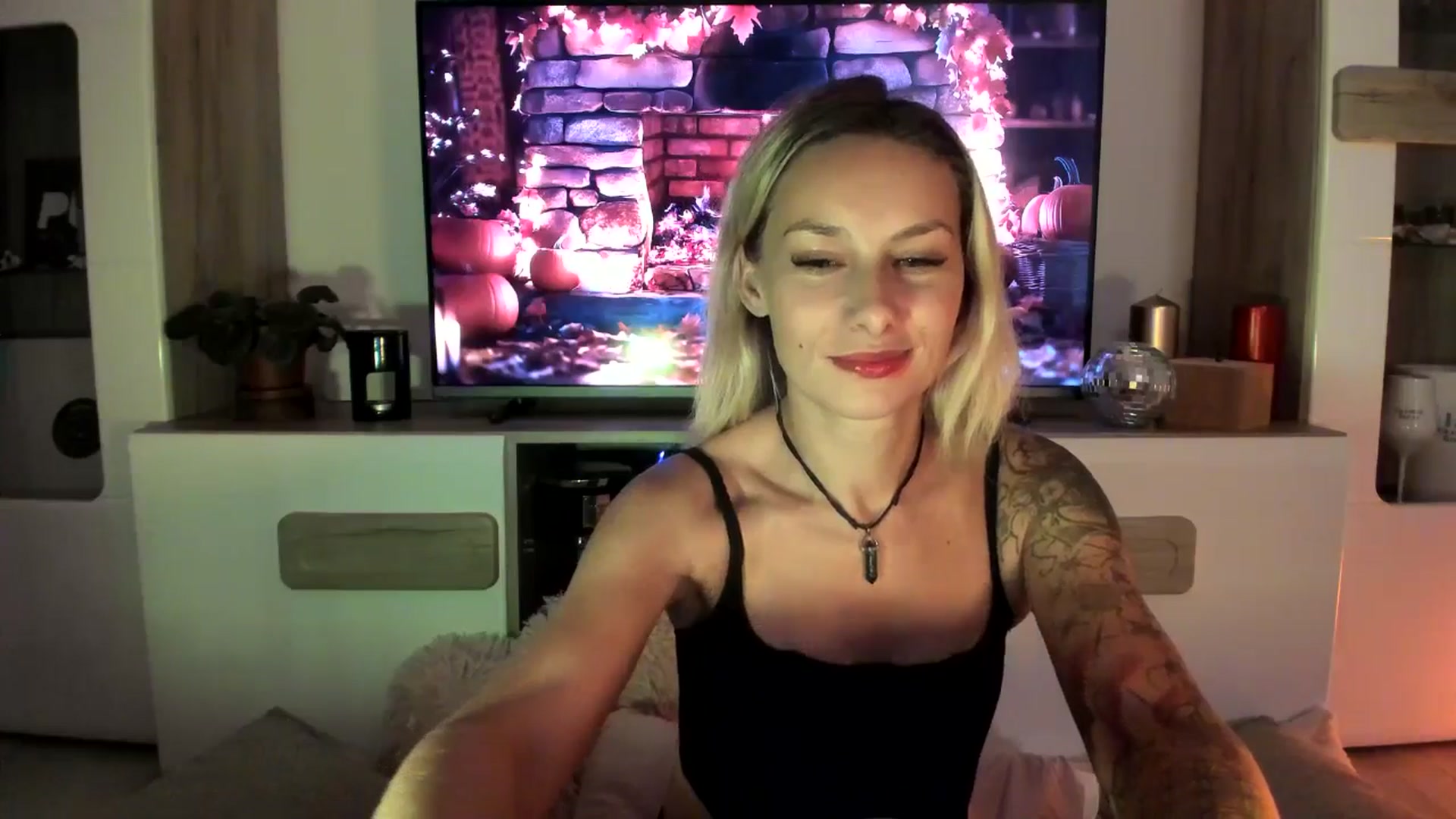 Gallery image thumbnail from EvaNesssa's myfreecams stream on, 10/14/2025, 24:17 image 12 of 20