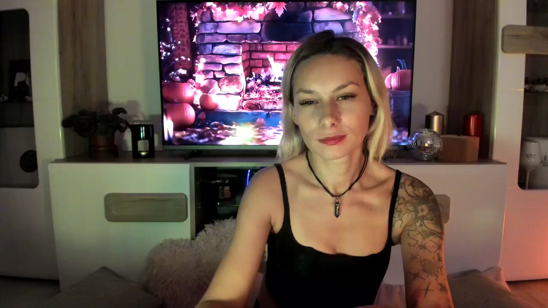 Gallery image thumbnail from EvaNesssa's myfreecams stream on, 10/14/2025, 24:17 image 6 of 20