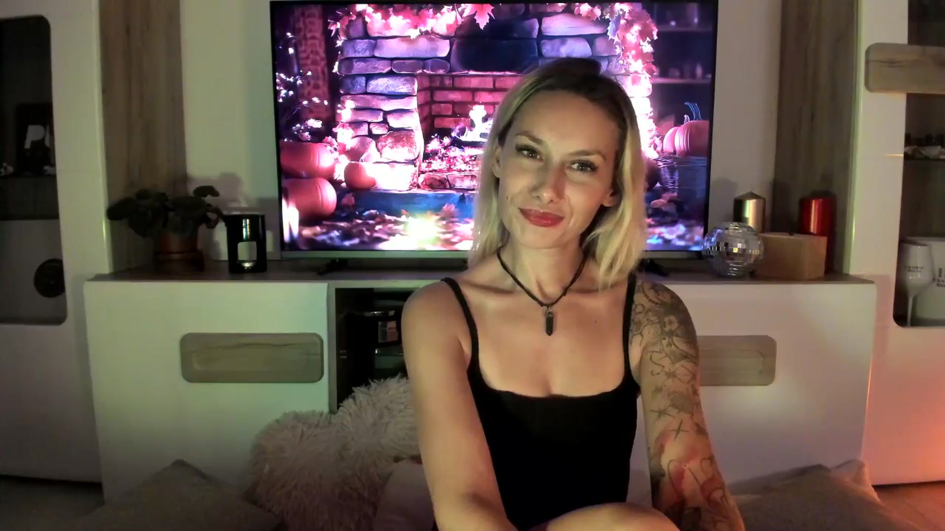 Gallery image thumbnail from EvaNesssa's myfreecams stream on, 10/14/2025, 24:17 image 8 of 20