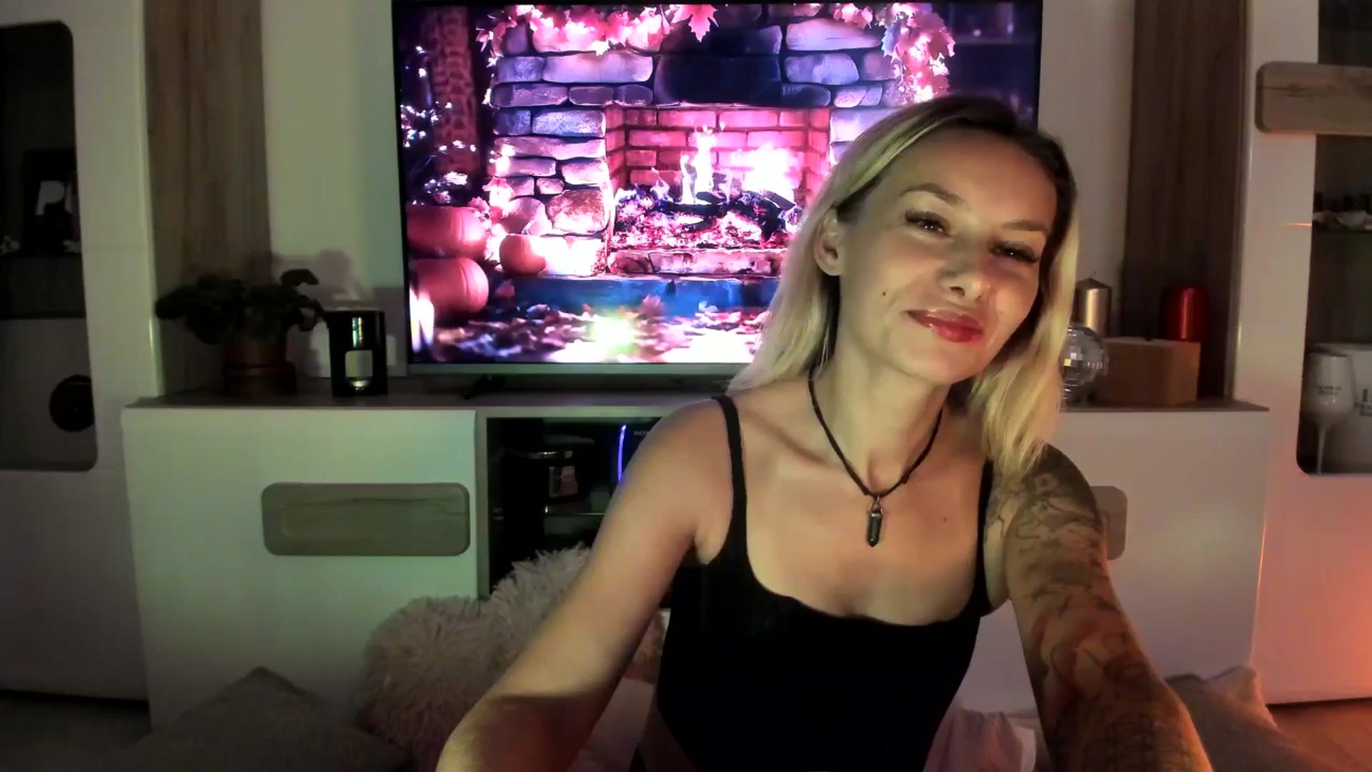 Gallery image thumbnail from EvaNesssa's myfreecams stream on, 10/14/2025, 24:17 image 15 of 20