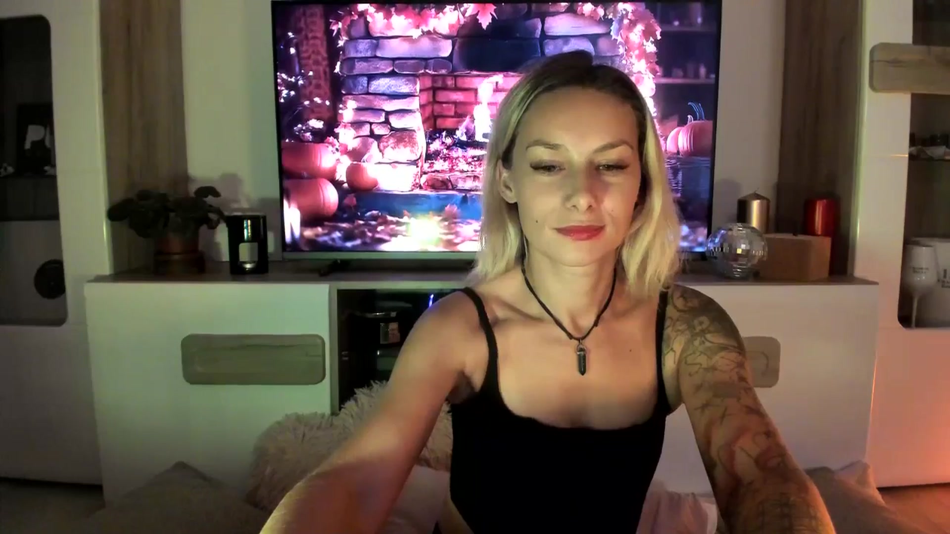 Gallery image thumbnail from EvaNesssa's myfreecams stream on, 10/14/2025, 24:17 image 16 of 20