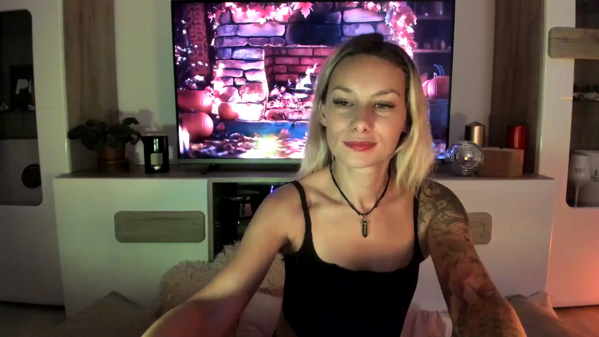 Gallery image thumbnail from EvaNesssa's myfreecams stream on, 10/14/2025, 24:17 image 14 of 20