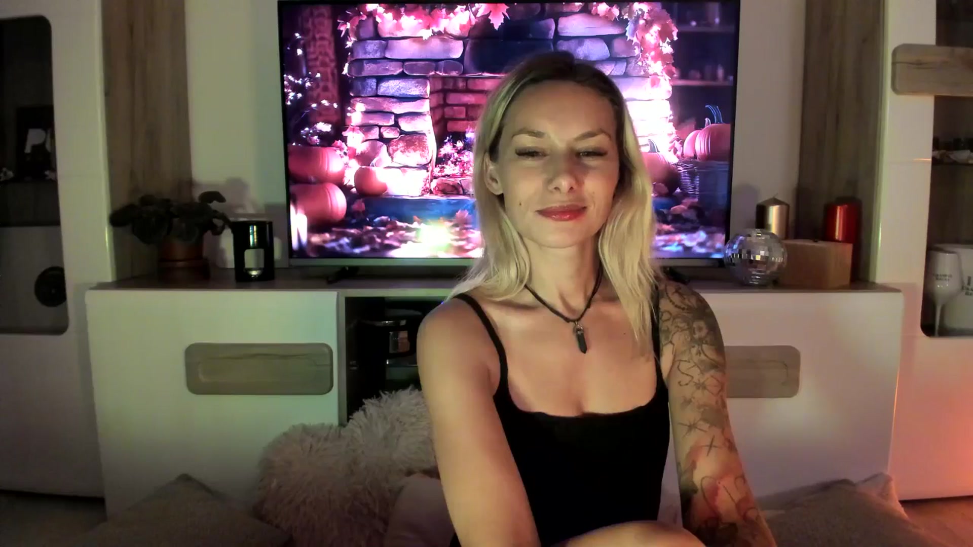 Gallery image thumbnail from EvaNesssa's myfreecams stream on, 10/14/2025, 24:17 image 2 of 20