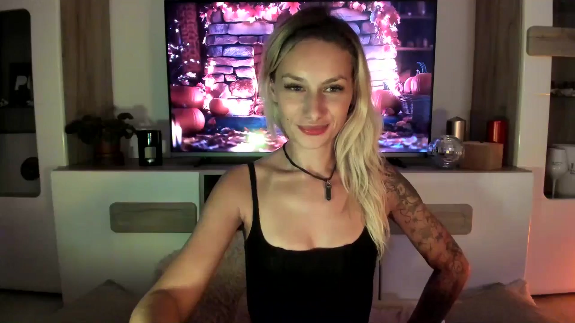 Gallery image thumbnail from EvaNesssa's myfreecams stream on, 10/14/2025, 02:35 image 14 of 20