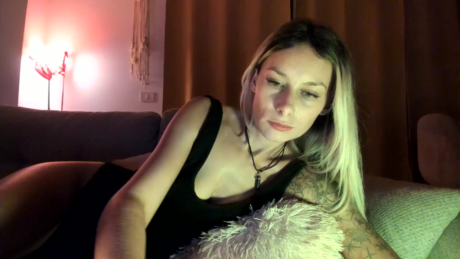 Gallery image thumbnail from EvaNesssa's myfreecams stream on, 10/20/2025, 04:21 image 1 of 20