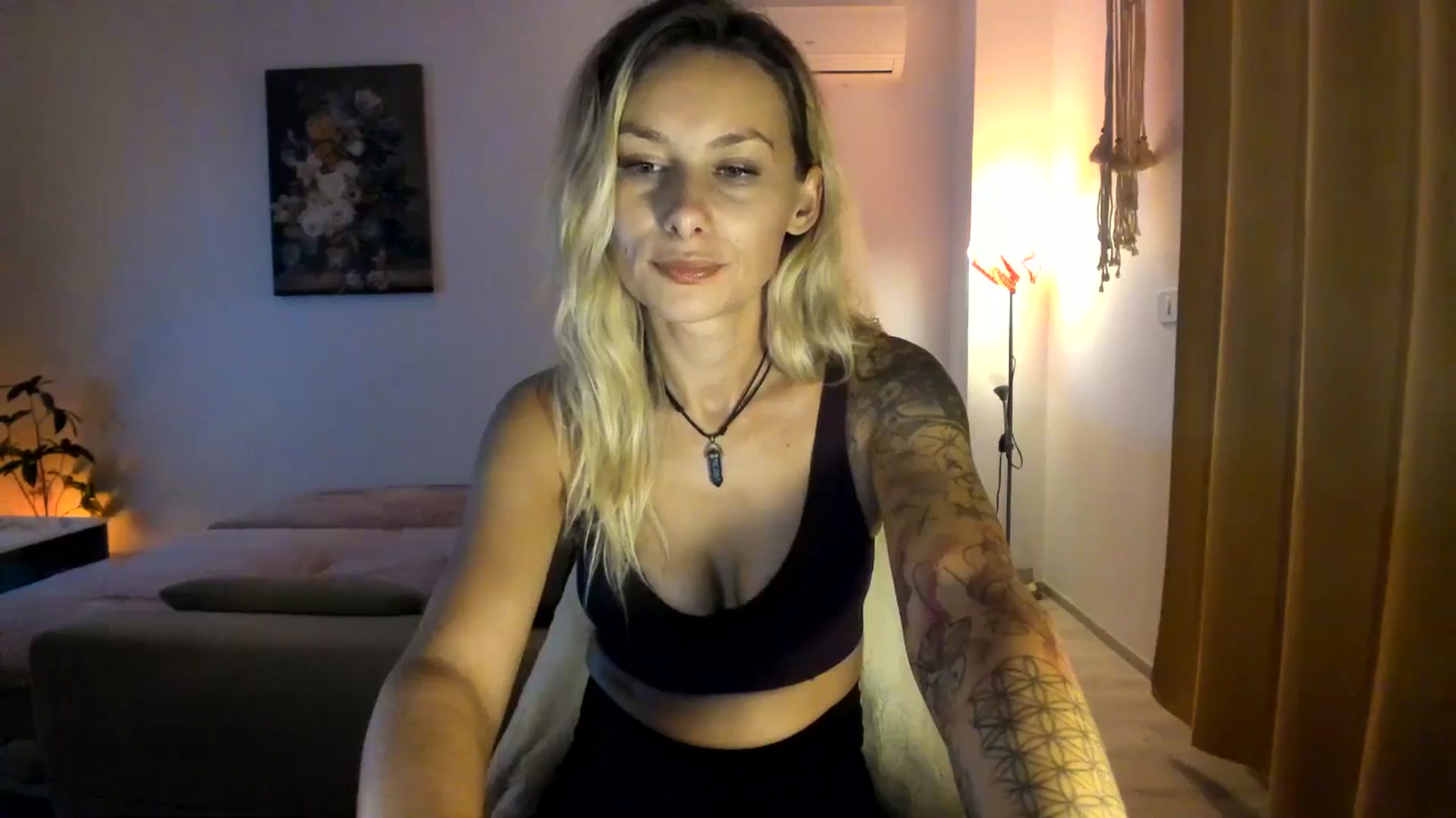 Gallery image thumbnail from EvaNesssa's myfreecams stream on, 10/27/2025, 24:52 image 14 of 20