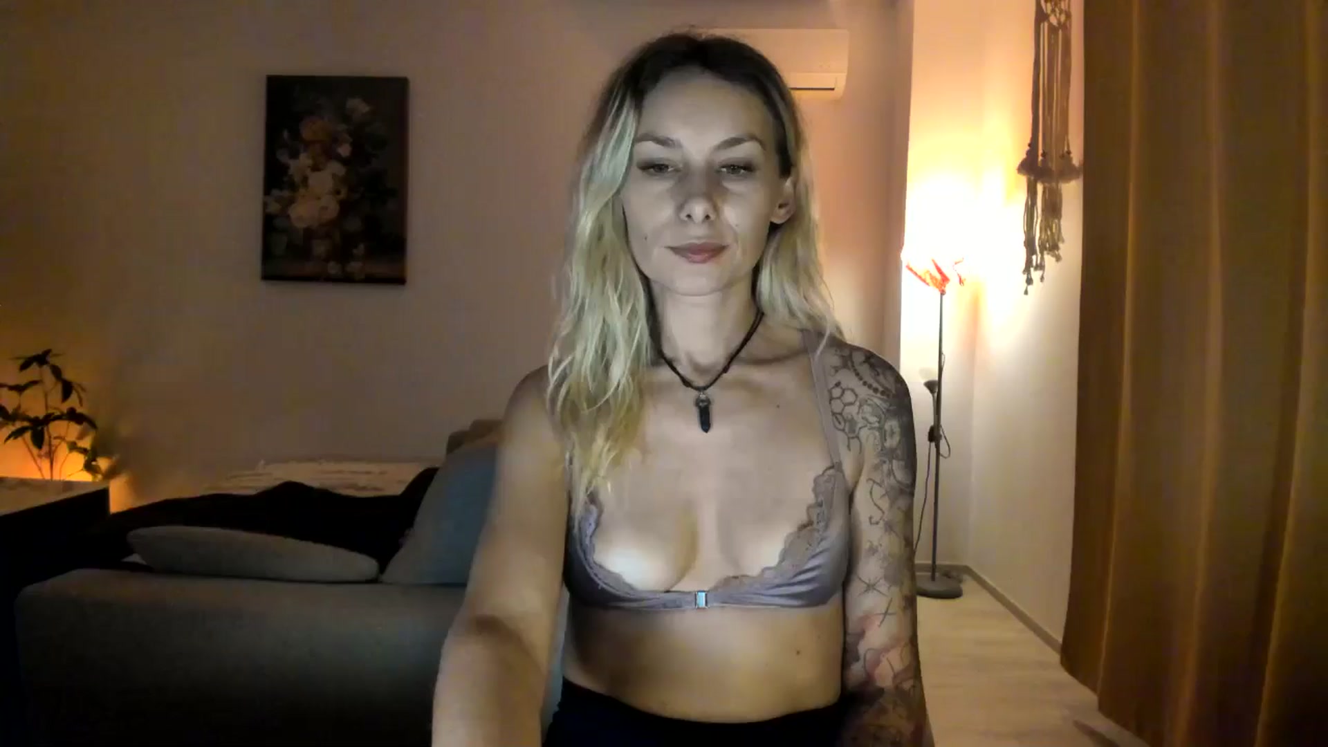 Gallery image thumbnail from EvaNesssa's myfreecams stream on, 10/30/2025, 24:36 image 18 of 20