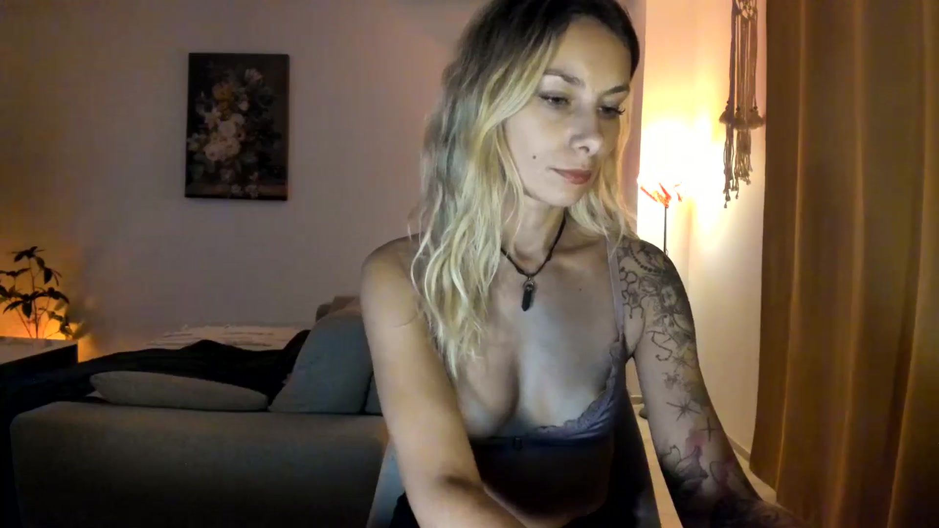 Gallery image thumbnail from EvaNesssa's myfreecams stream on, 10/30/2025, 24:36 image 4 of 20