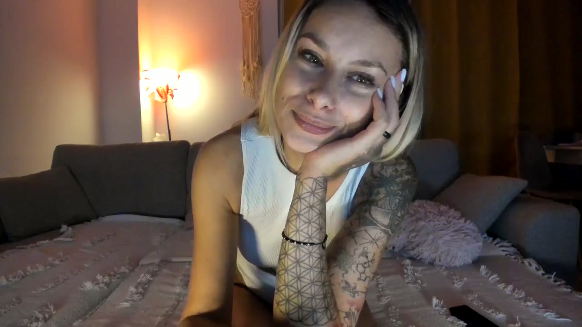 Gallery image thumbnail from EvaNesssa's myfreecams stream on, 11/03/2025, 03:09 image 18 of 20