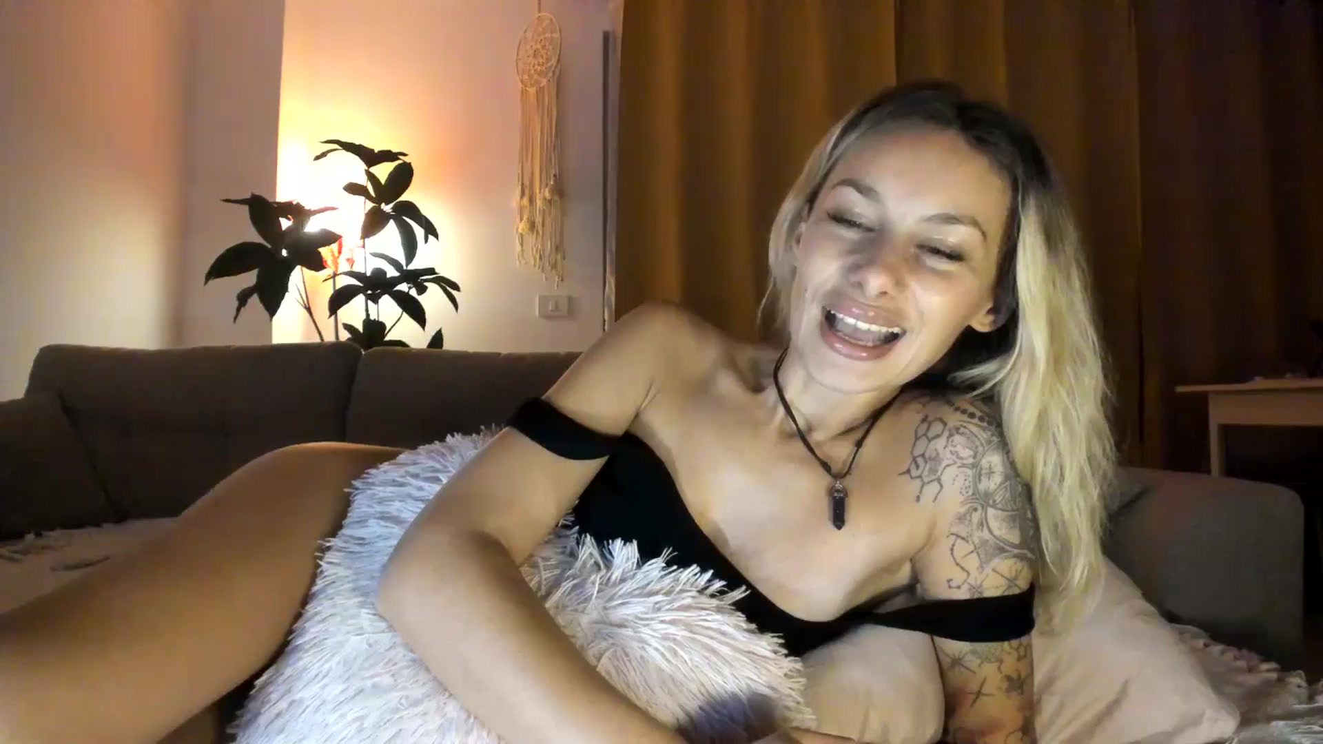 Gallery image thumbnail from EvaNesssa's myfreecams stream on, 11/04/2025, 02:50 image 4 of 20