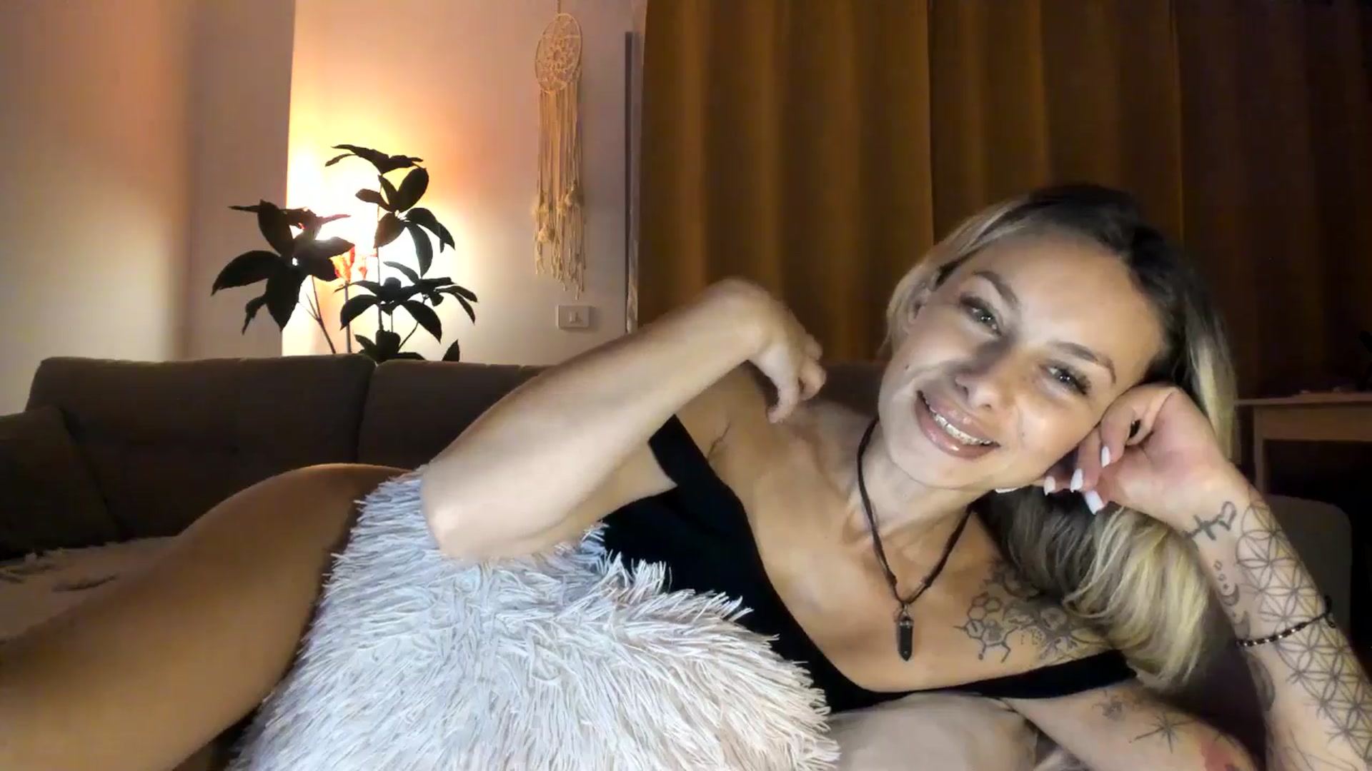 Gallery image thumbnail from EvaNesssa's myfreecams stream on, 11/04/2025, 02:50 image 7 of 20