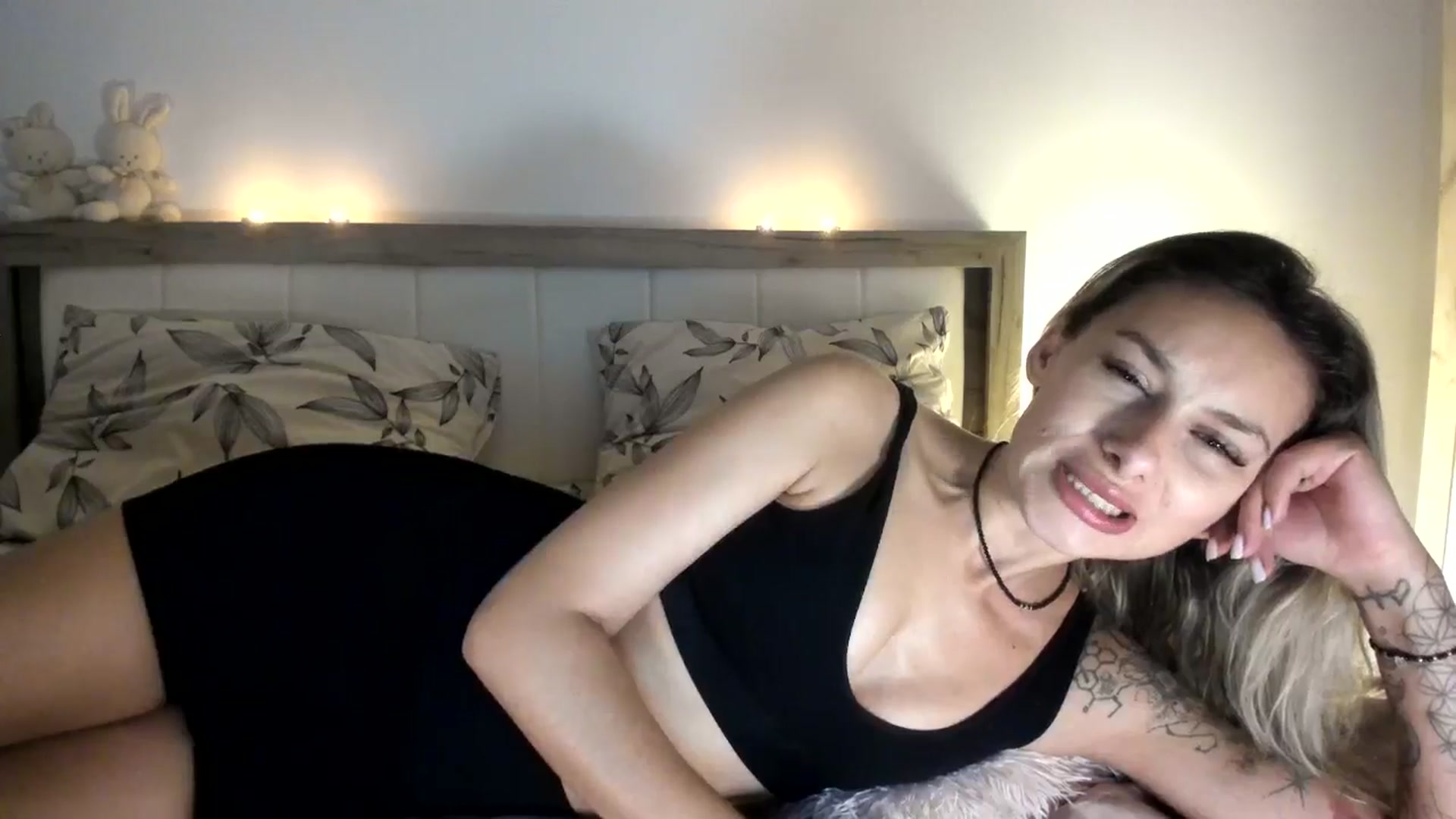 Gallery image thumbnail from EvaNesssa's myfreecams stream on, 12/14/2025, 03:47 image 15 of 20