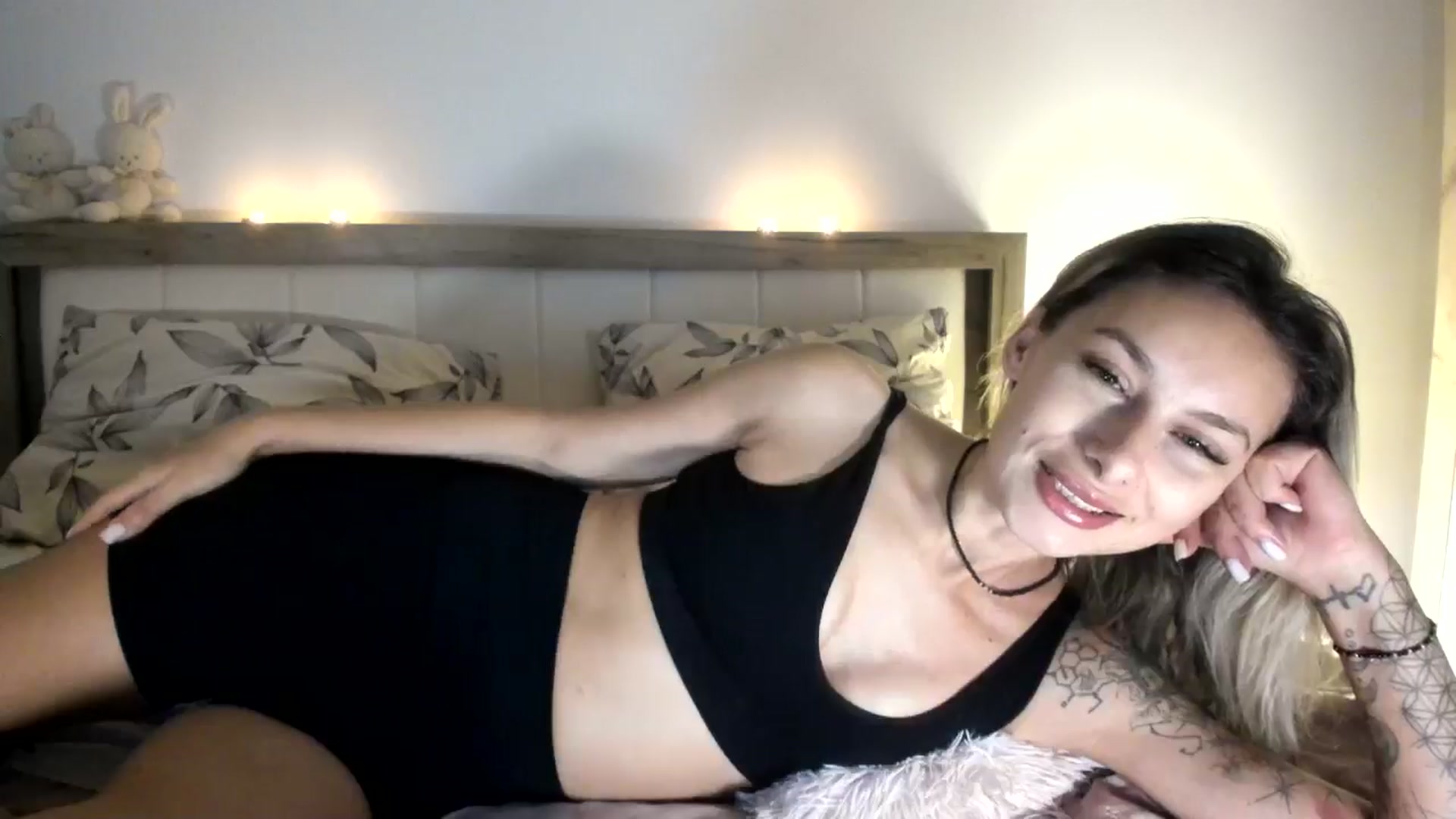 Gallery image thumbnail from EvaNesssa's myfreecams stream on, 12/14/2025, 03:47 image 10 of 20