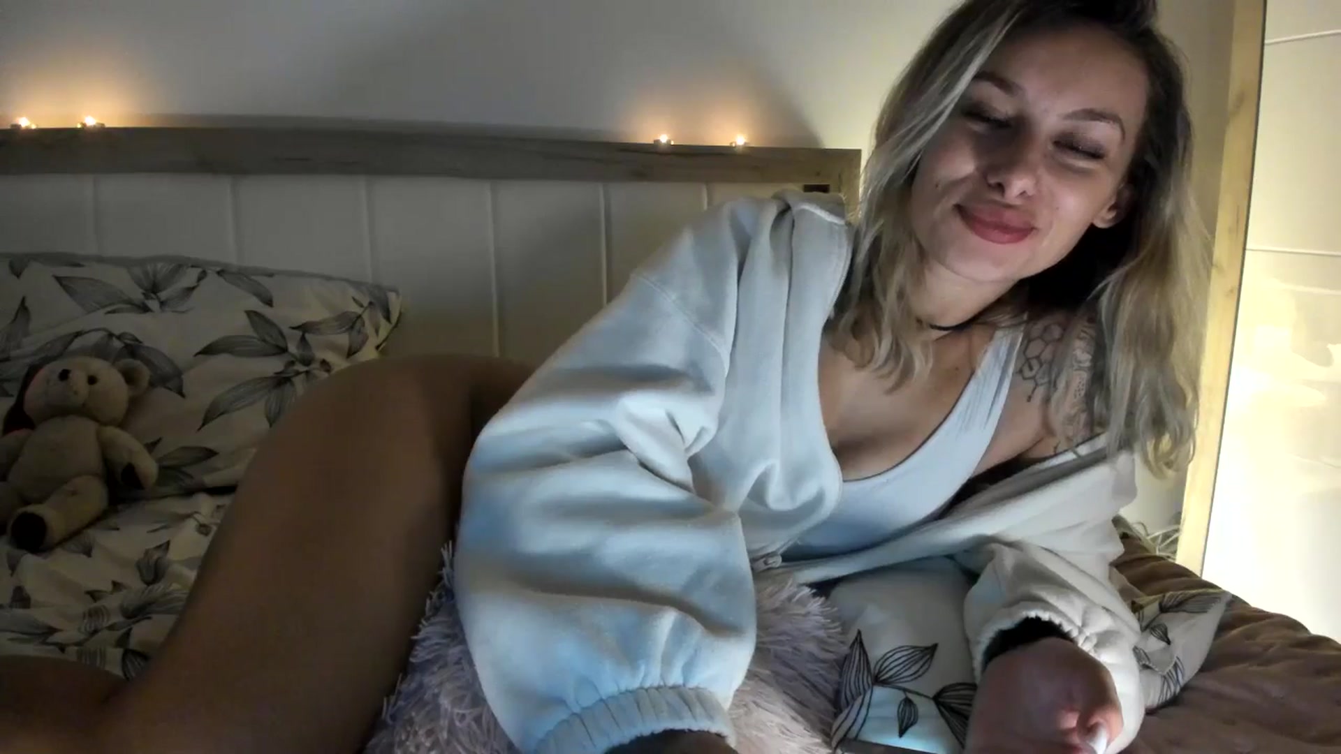 Gallery image thumbnail from EvaNesssa's myfreecams stream on, 12/15/2025, 01:20 image 2 of 20