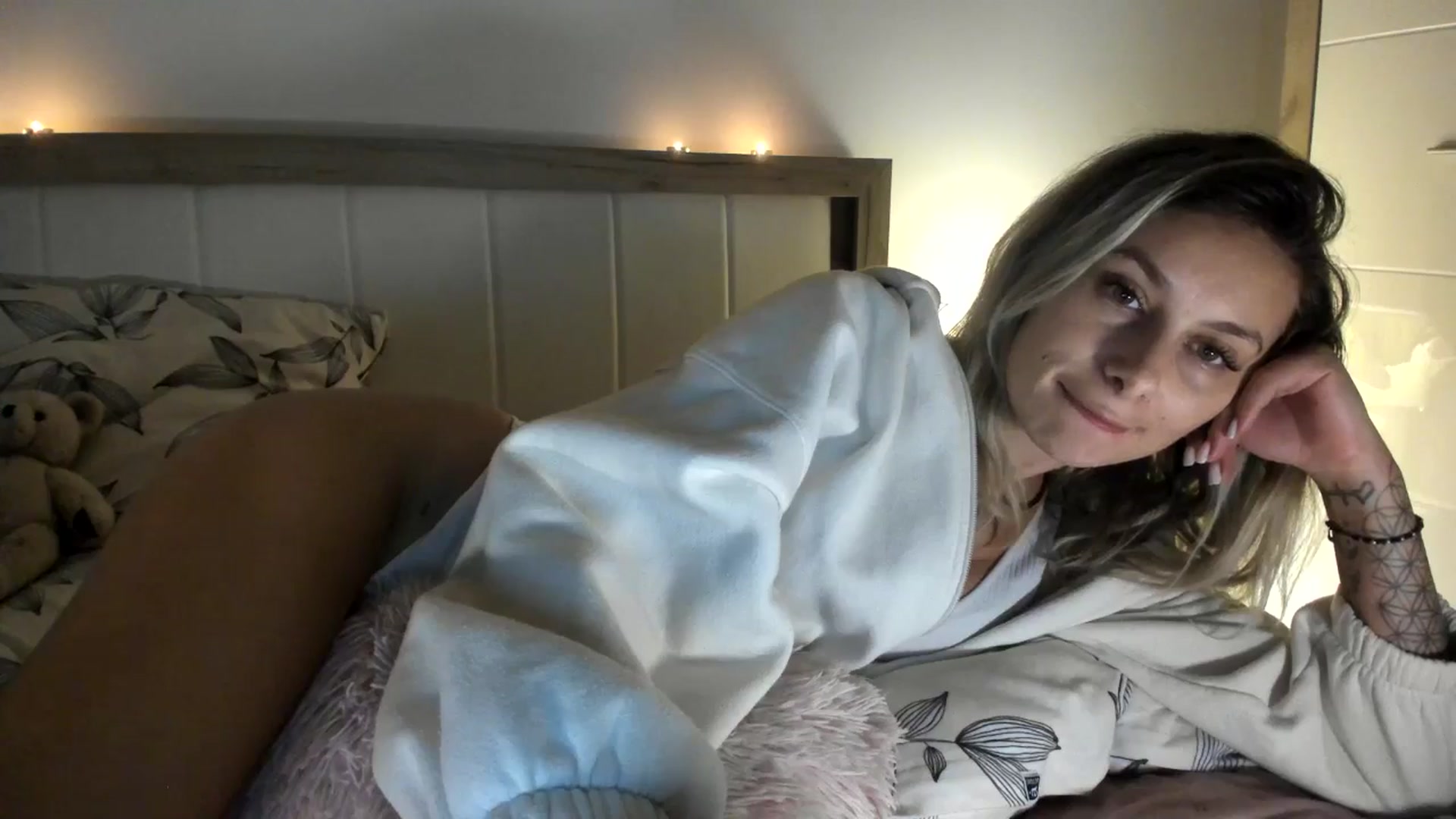 Gallery image thumbnail from EvaNesssa's myfreecams stream on, 12/15/2025, 01:20 image 13 of 20