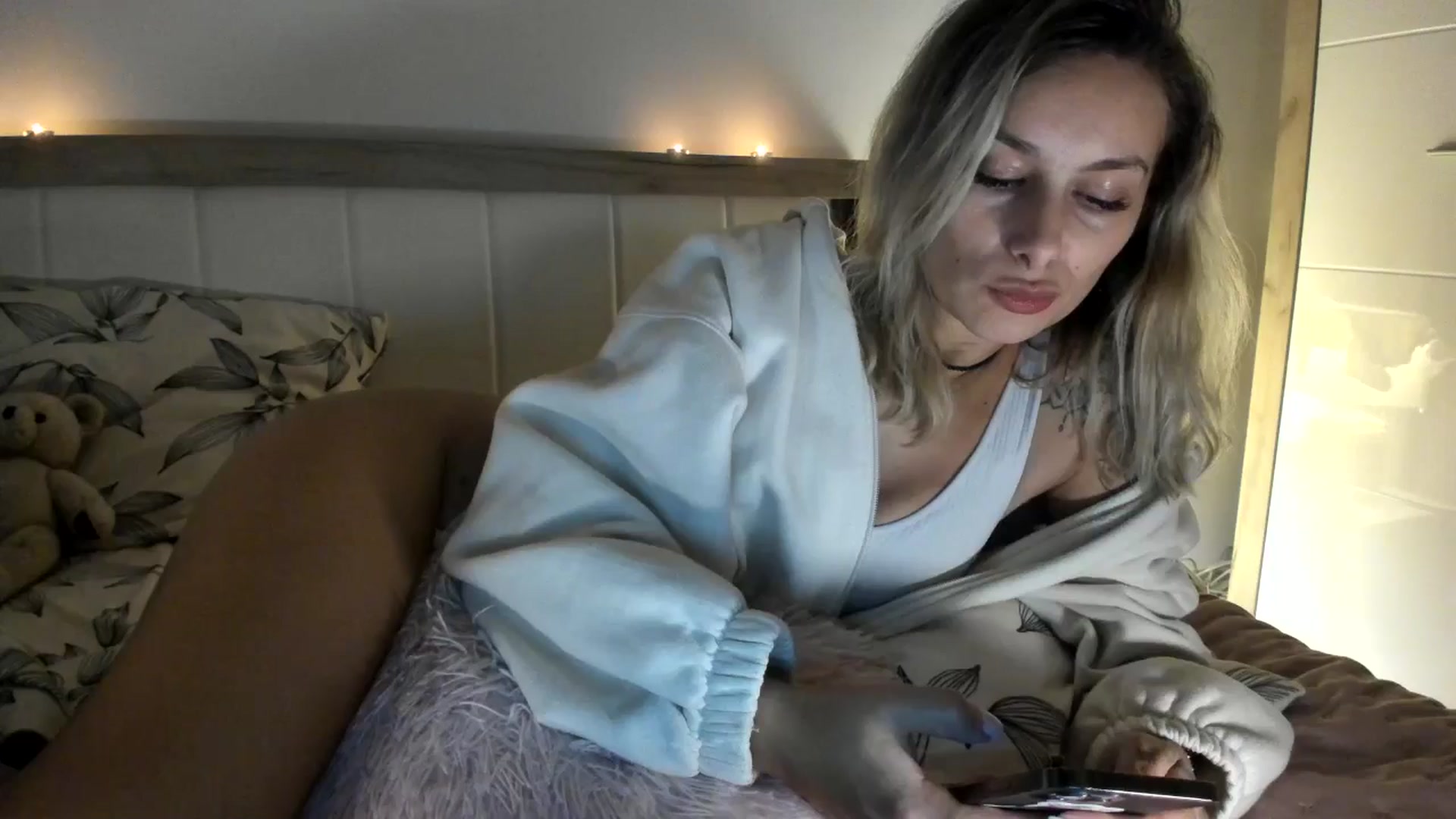 Gallery image thumbnail from EvaNesssa's myfreecams stream on, 12/15/2025, 01:20 image 9 of 20
