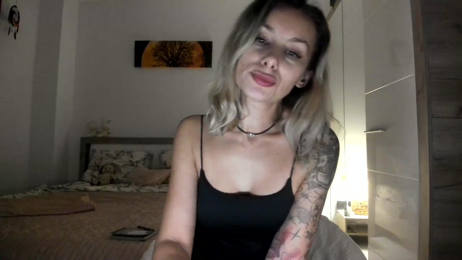 Gallery image thumbnail from EvaNesssa's myfreecams stream on, 12/18/2025, 24:59 image 7 of 20