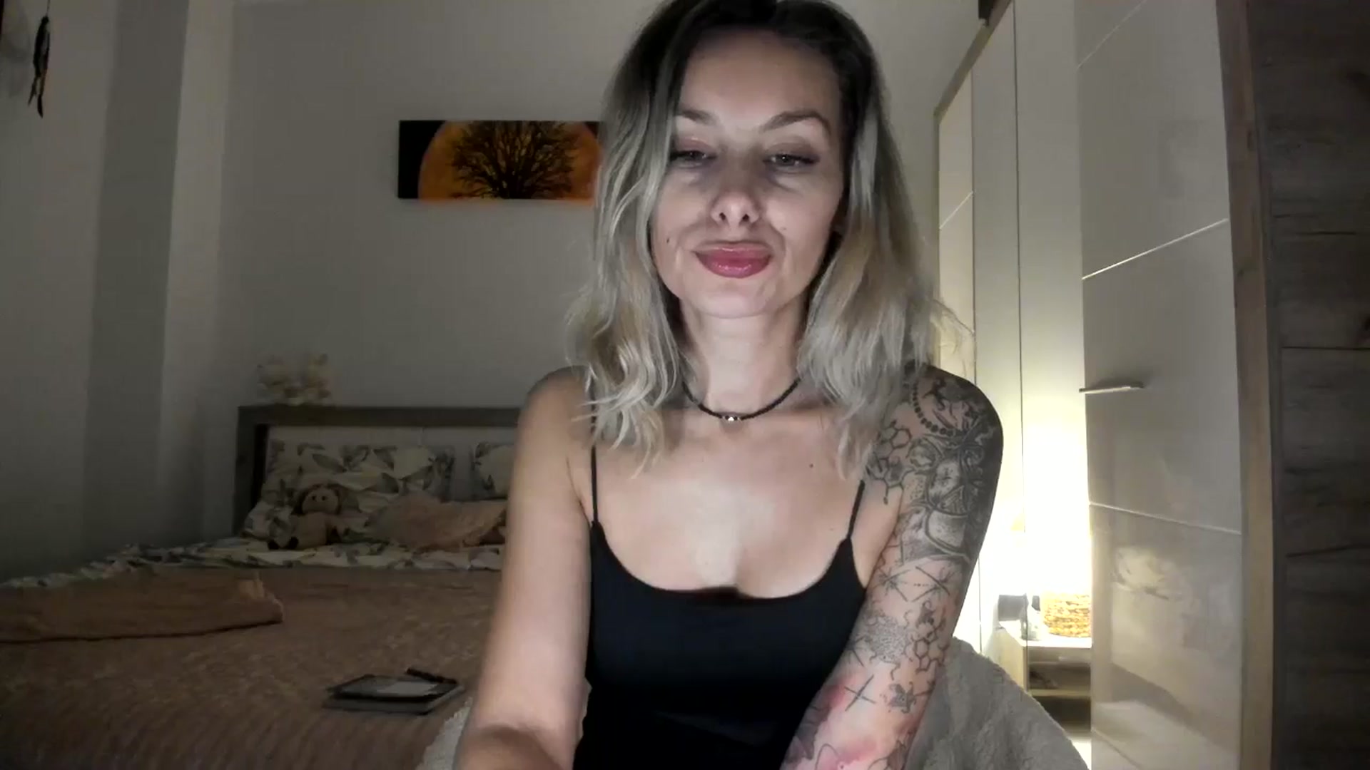 Gallery image thumbnail from EvaNesssa's myfreecams stream on, 12/18/2025, 24:59 image 11 of 20