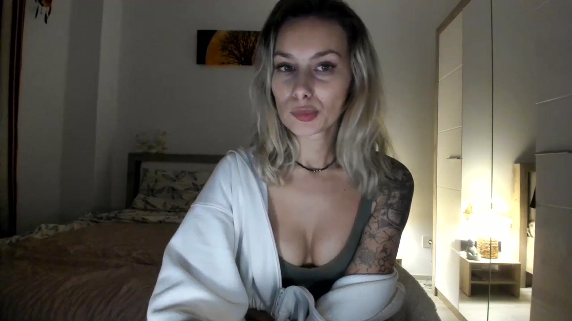 Gallery image thumbnail from EvaNesssa's myfreecams stream on, 12/18/2025, 20:03 image 3 of 20
