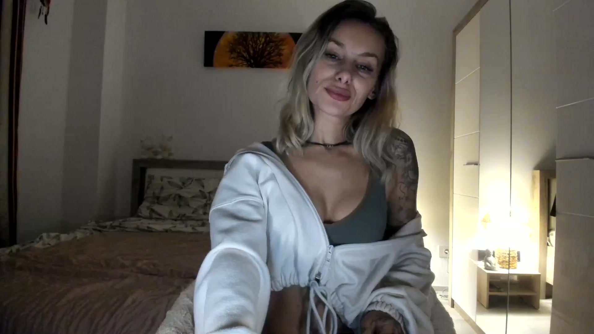 Gallery image thumbnail from EvaNesssa's myfreecams stream on, 12/18/2025, 20:03 image 15 of 20