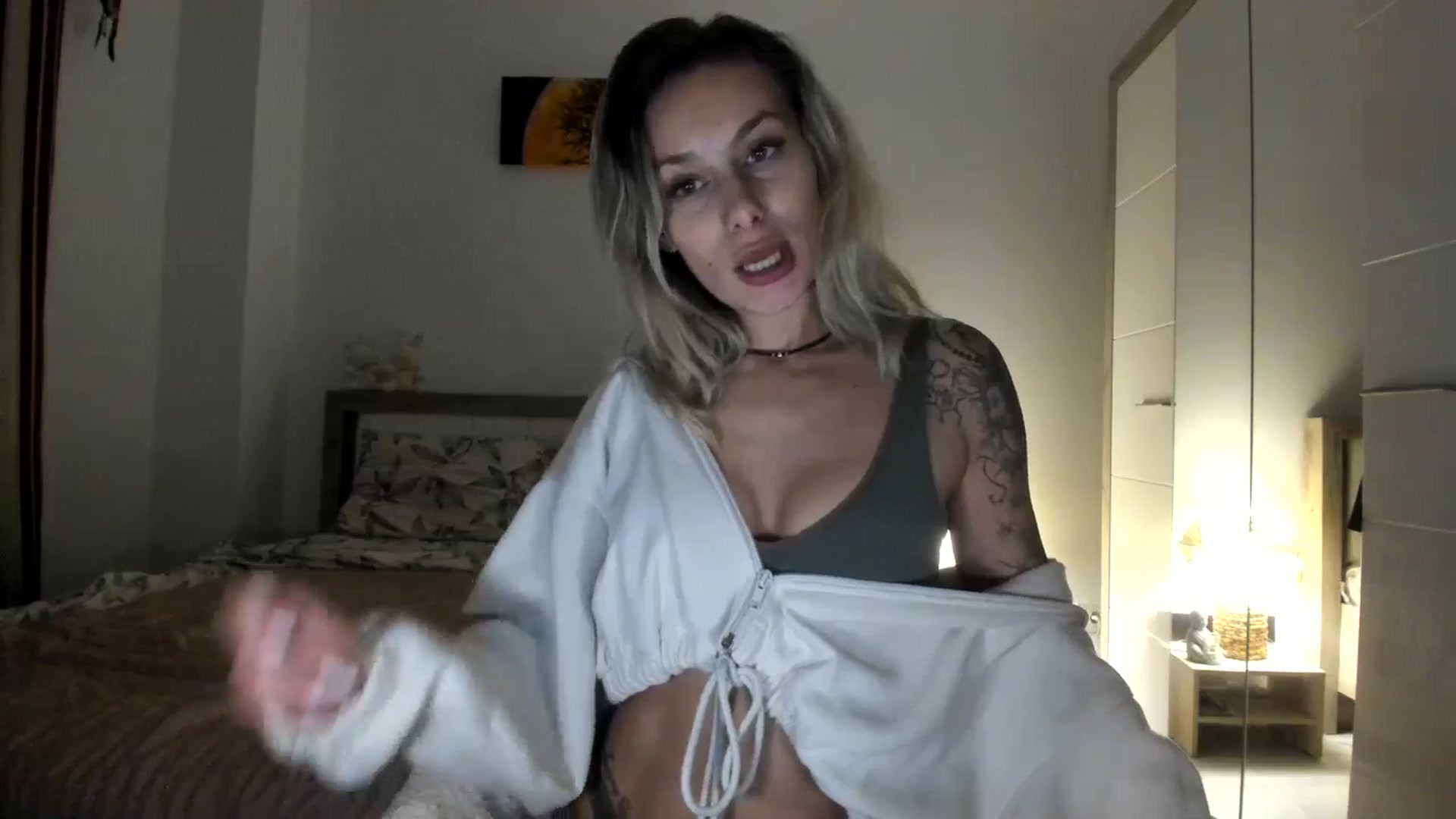 Gallery image thumbnail from EvaNesssa's myfreecams stream on, 12/18/2025, 20:03 image 14 of 20