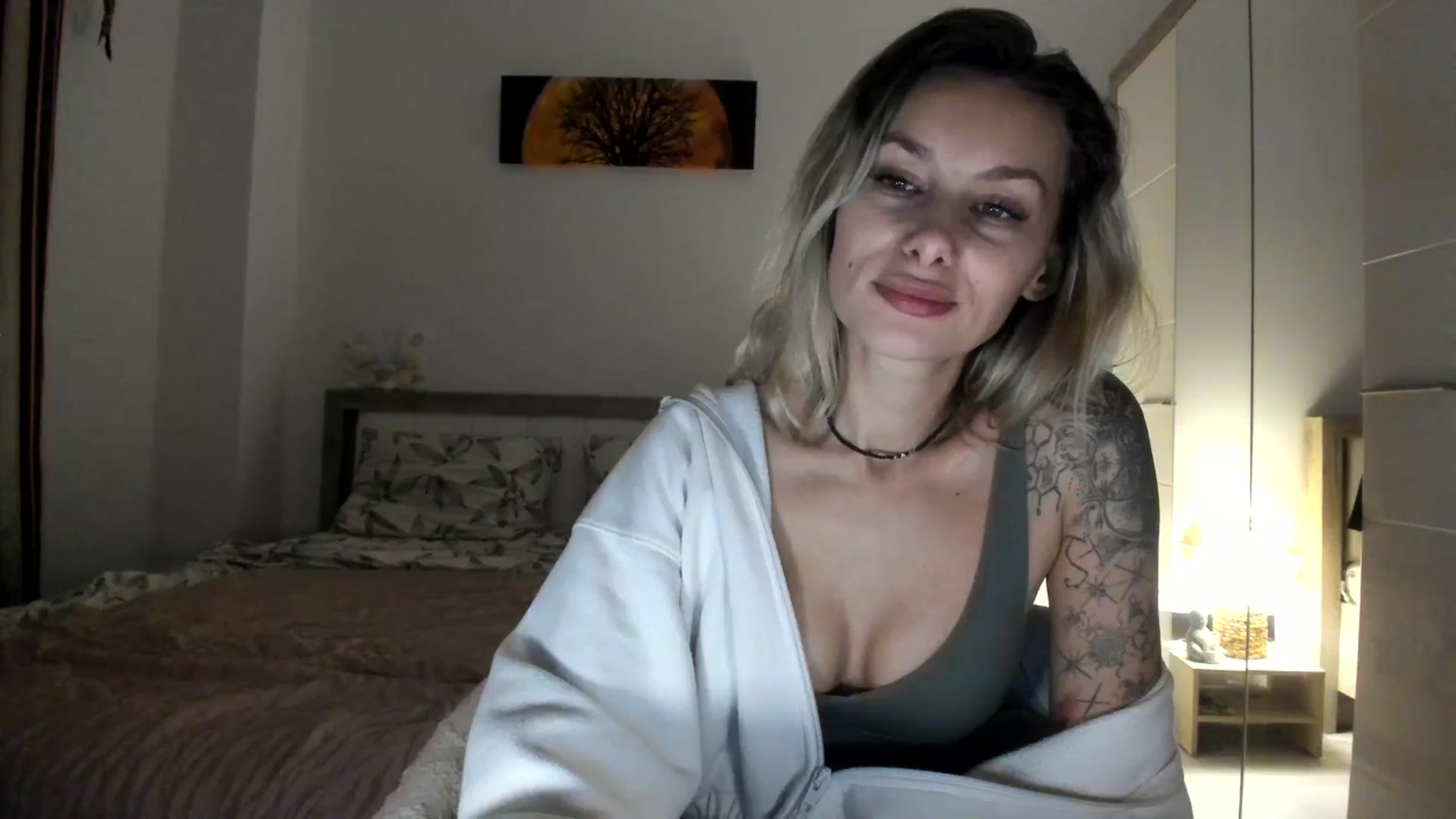 Gallery image thumbnail from EvaNesssa's myfreecams stream on, 12/18/2025, 20:03 image 6 of 20