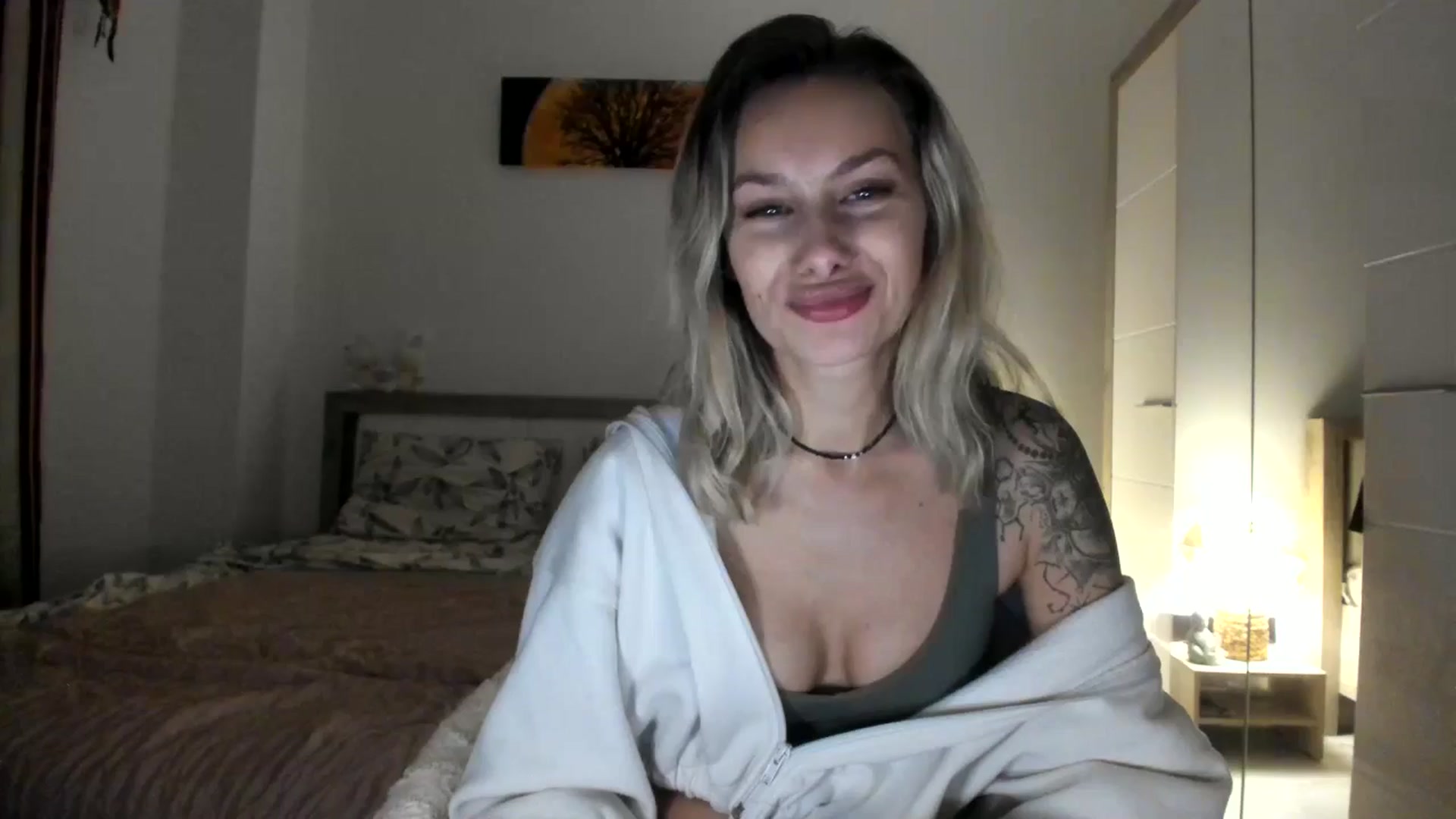 Gallery image thumbnail from EvaNesssa's myfreecams stream on, 12/18/2025, 20:03 image 1 of 20