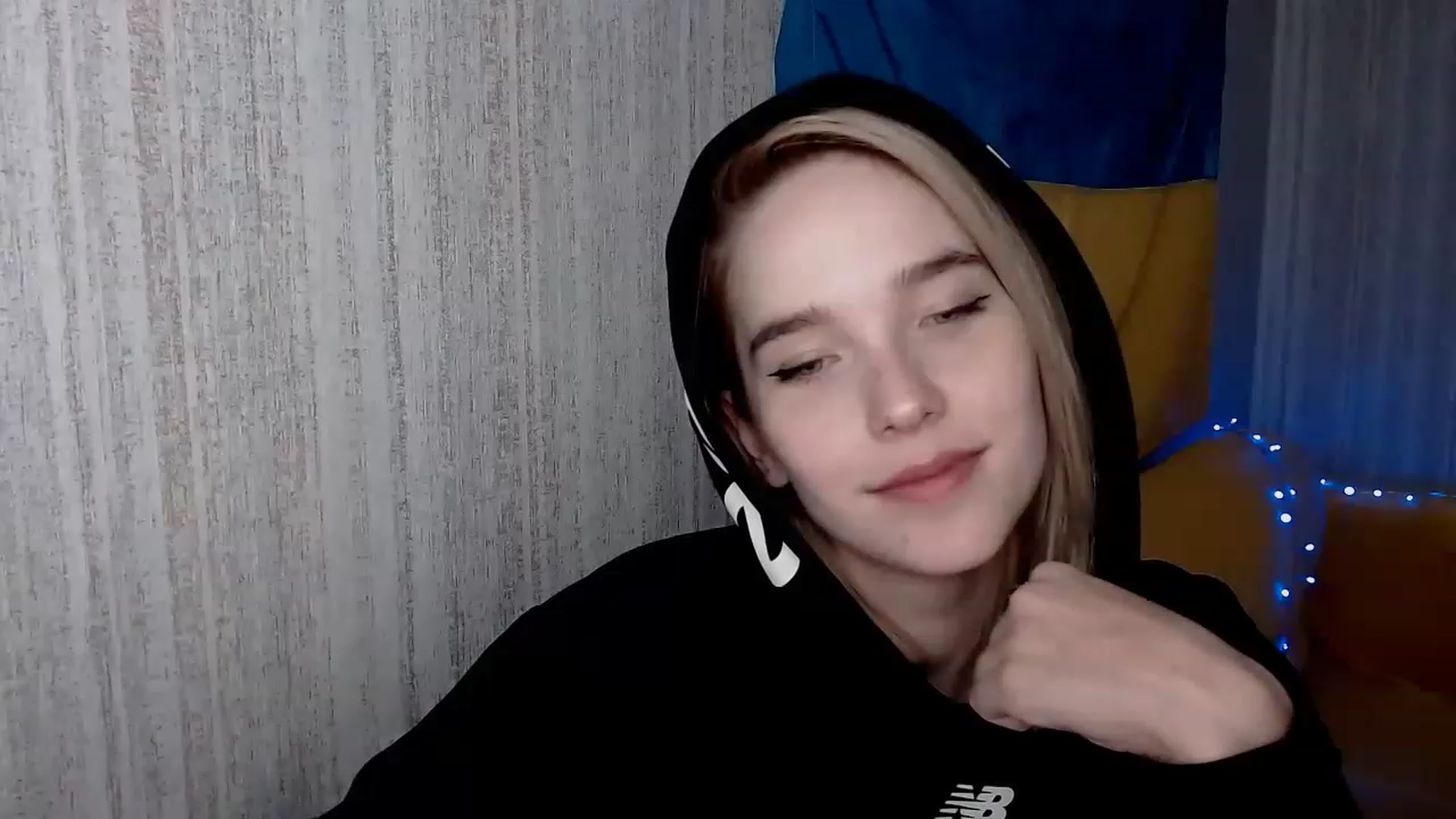 Gallery image thumbnail from EvaRockStar's myfreecams stream on, 12/10/2022, 19:07 image 6 of 20