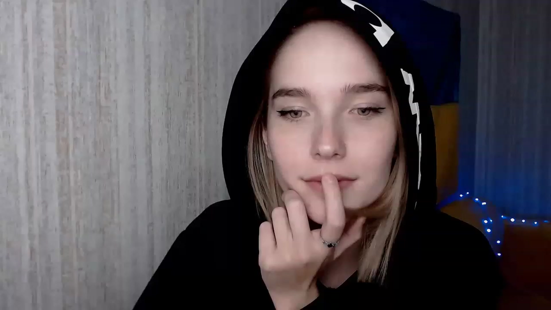 Gallery image thumbnail from EvaRockStar's myfreecams stream on, 12/10/2022, 19:07 image 12 of 20