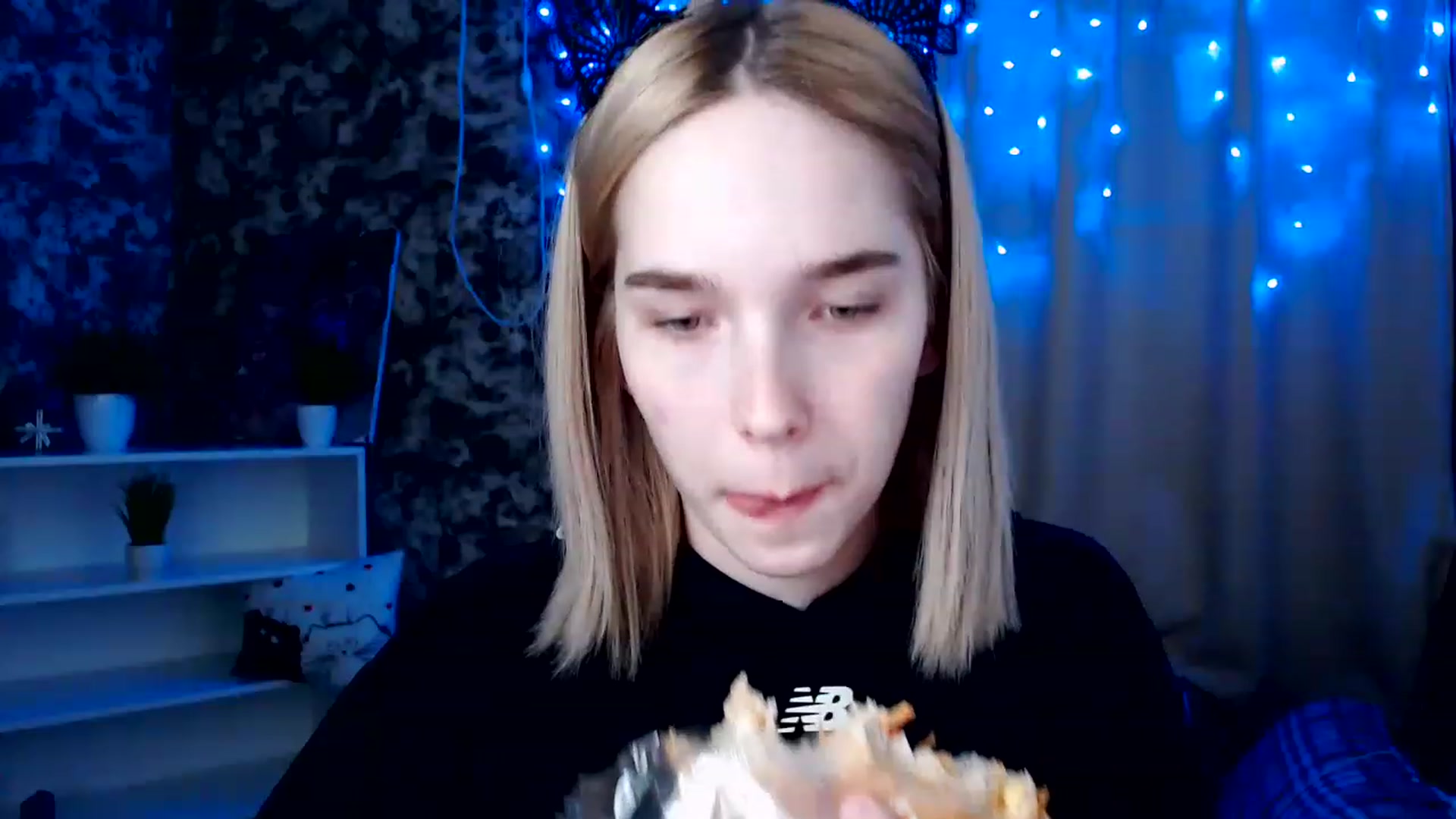 Gallery image thumbnail from EvaRockStar's myfreecams stream on, 12/26/2022, 18:42 image 11 of 20