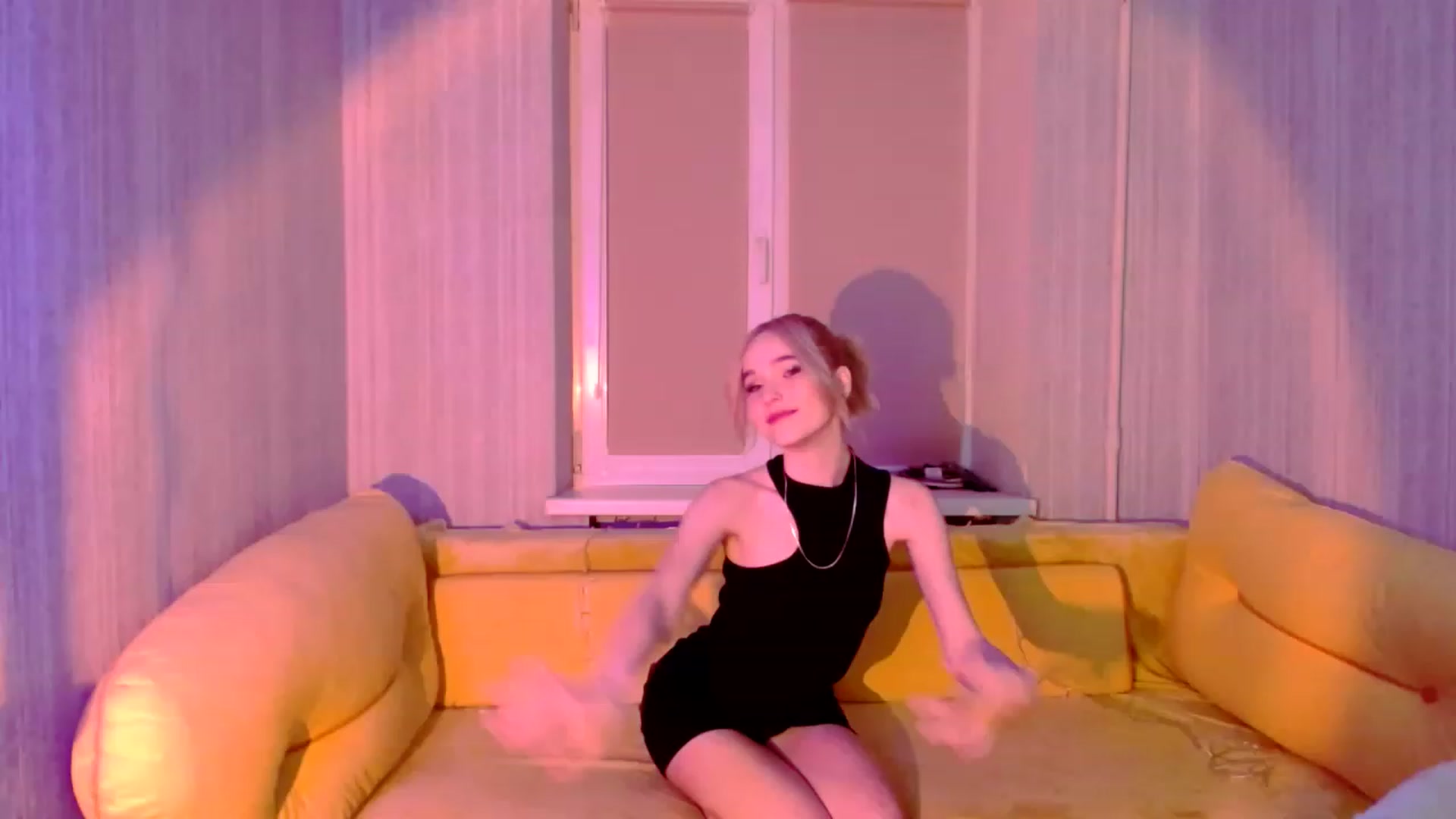 Gallery image thumbnail from EvaRockStar's myfreecams stream on, 01/19/2023, 16:19 image 2 of 20
