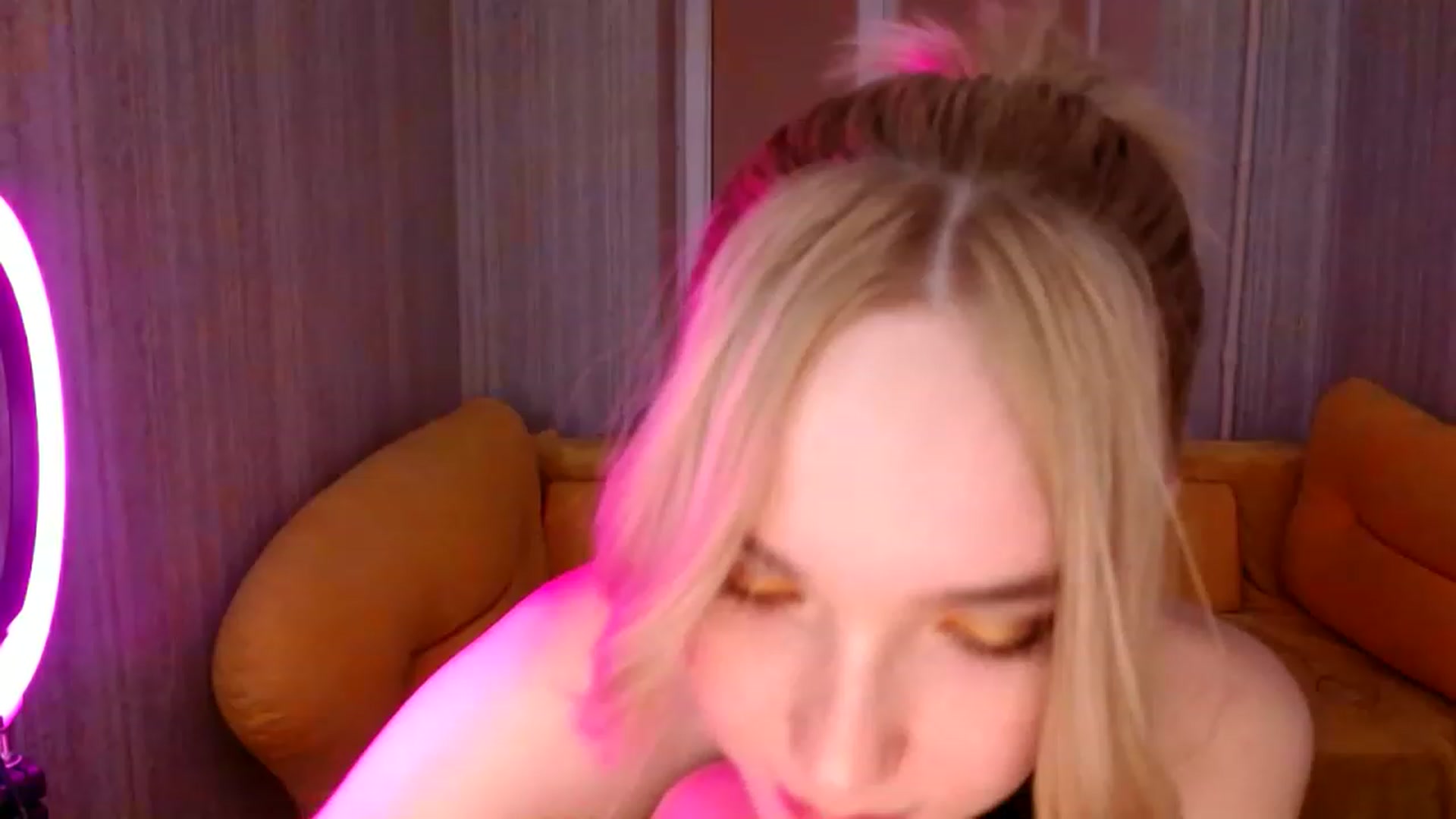 Gallery image thumbnail from EvaRockStar's myfreecams stream on, 01/19/2023, 18:59 image 18 of 20