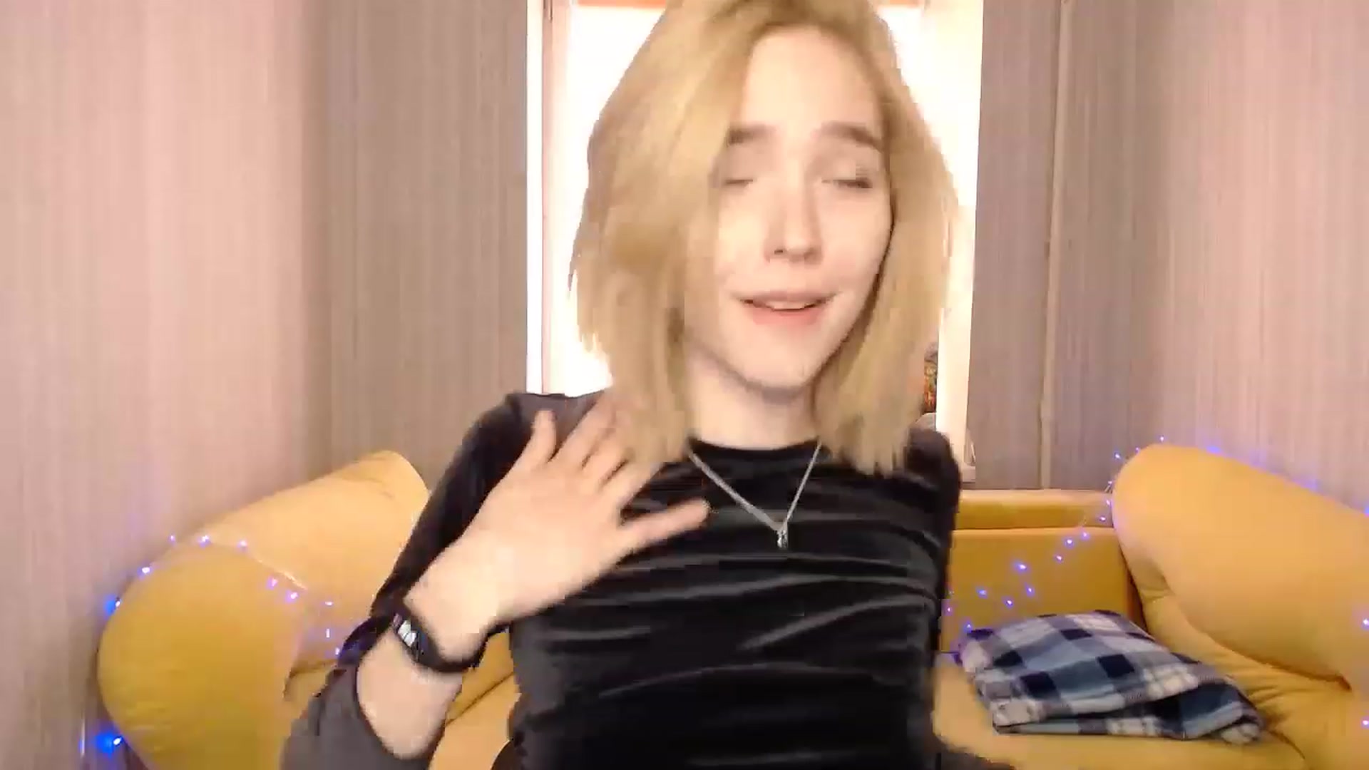 Gallery image thumbnail from EvaRockStar's myfreecams stream on, 02/02/2023, 11:39 image 15 of 20