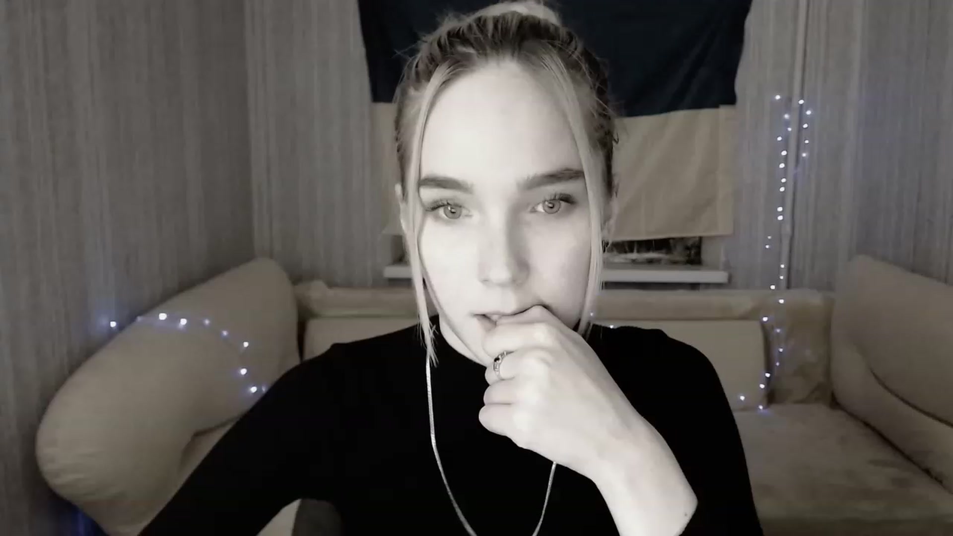 Gallery image thumbnail from EvaRockStar's myfreecams stream on, 03/13/2023, 17:14 image 15 of 20