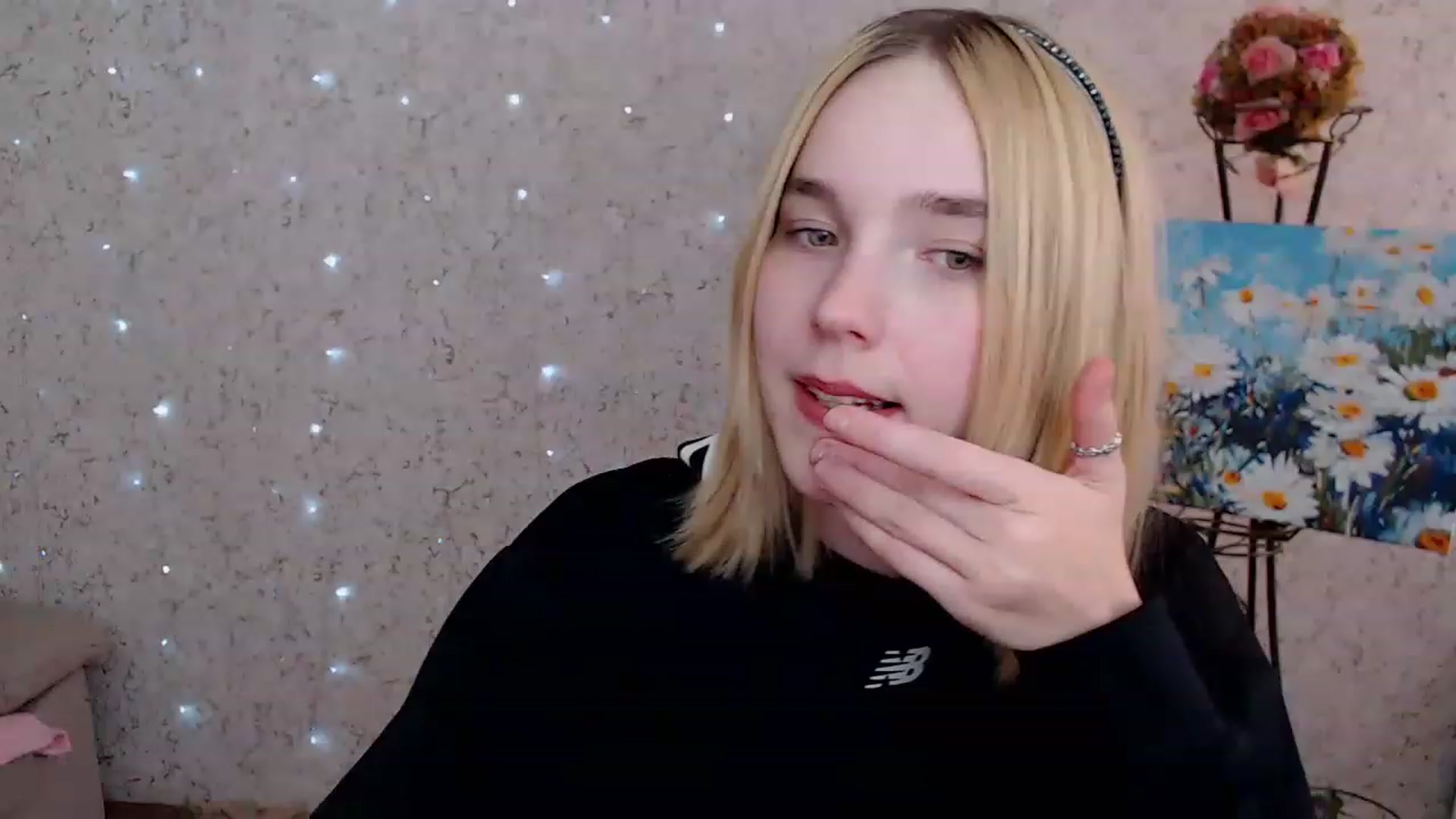 Gallery image thumbnail from EvaRockStar's myfreecams stream on, 03/25/2023, 11:52 image 5 of 20
