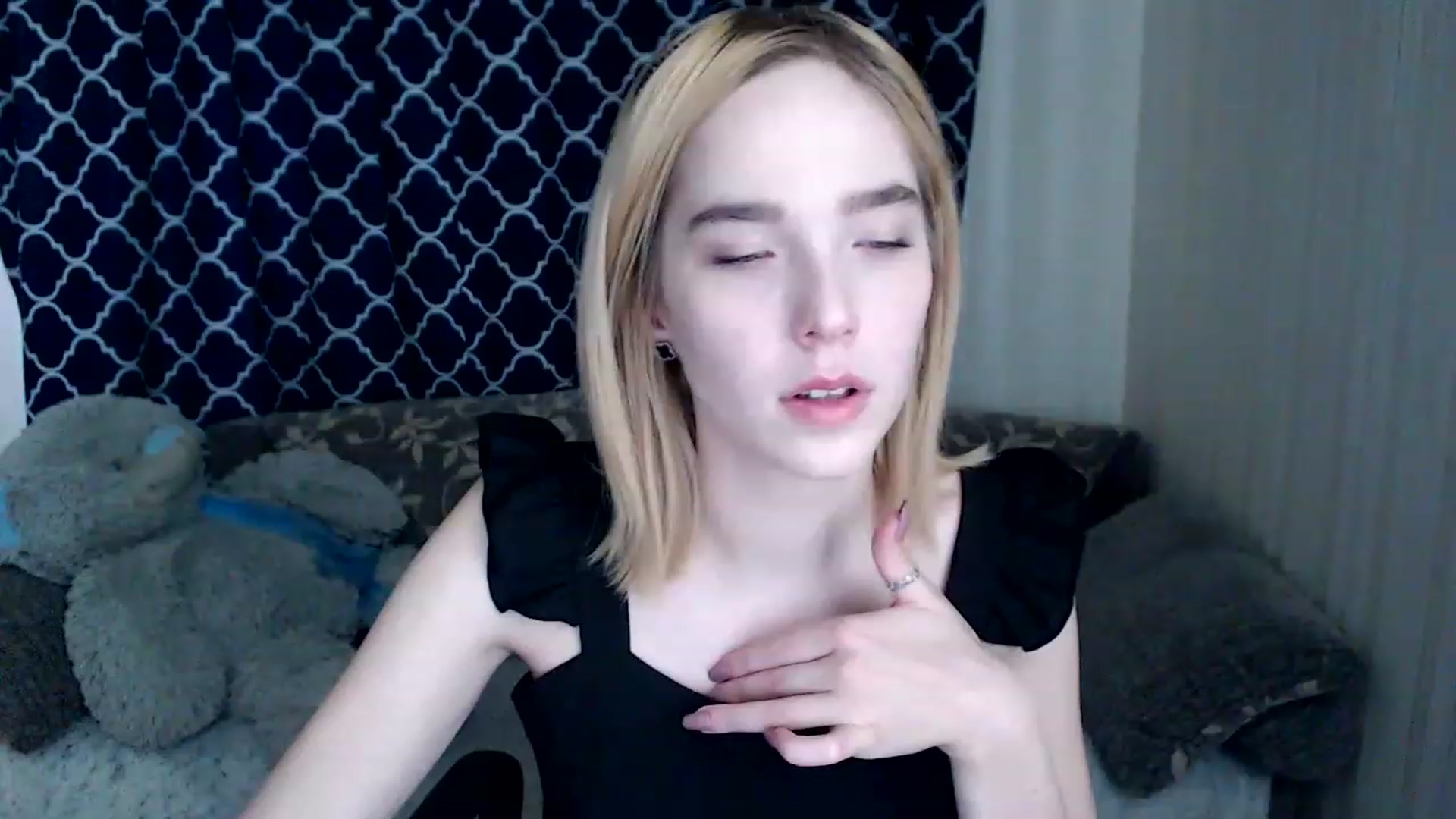 Gallery image thumbnail from EvaRockStar's myfreecams stream on, 03/29/2023, 11:27 image 6 of 20