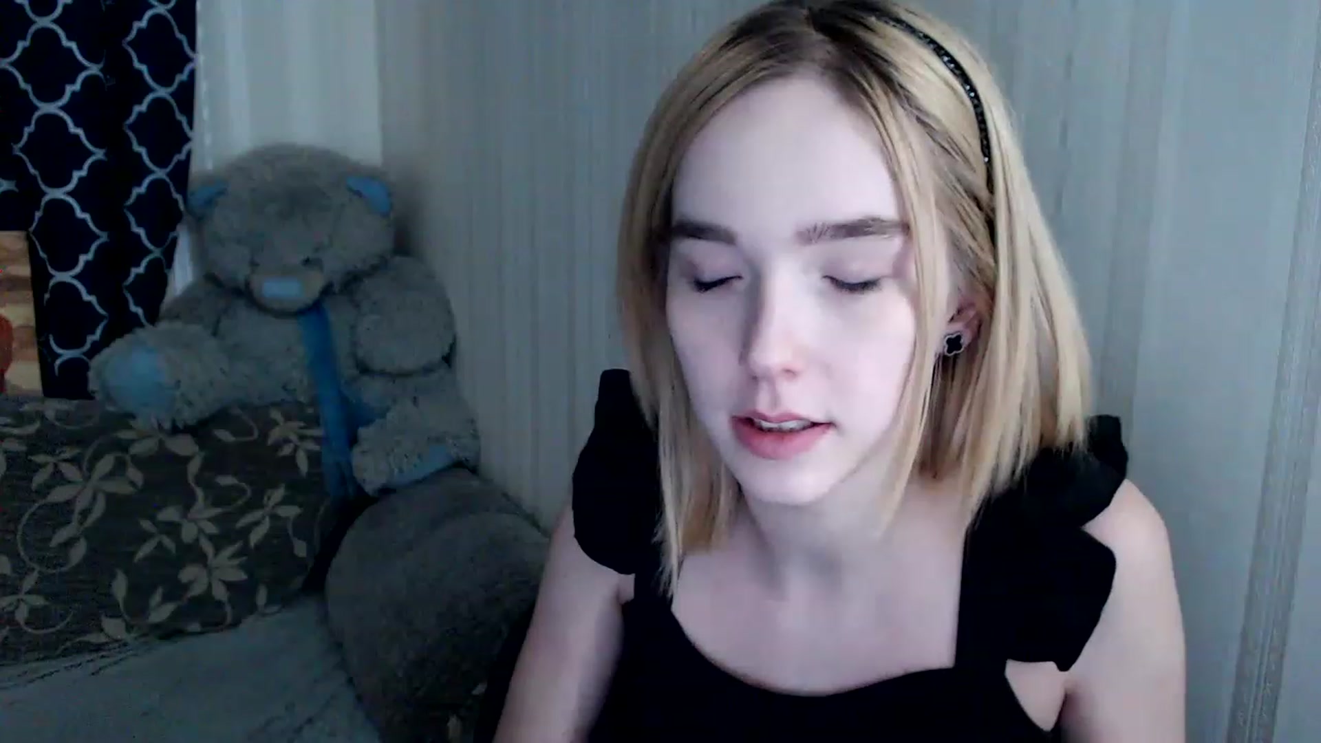 Gallery image thumbnail from EvaRockStar's myfreecams stream on, 03/29/2023, 11:27 image 14 of 20