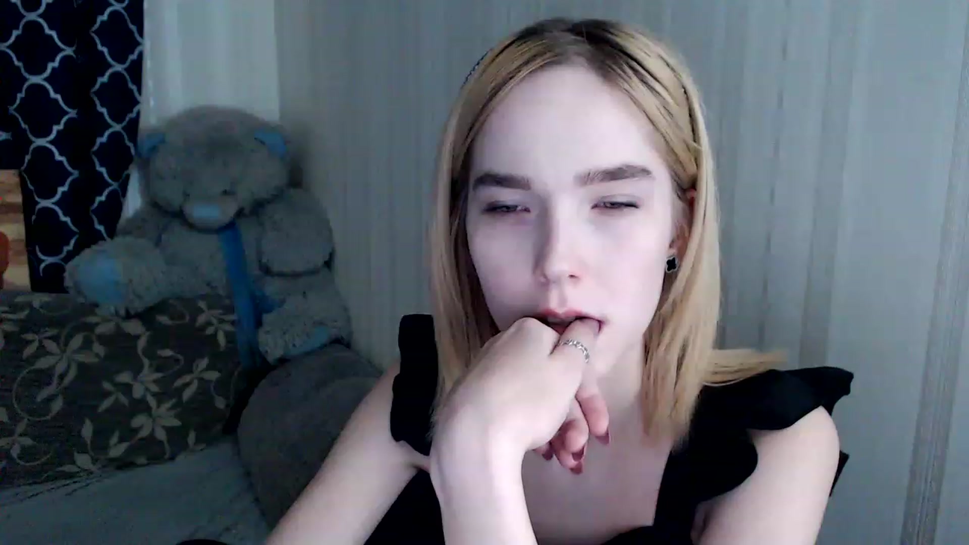 Gallery image thumbnail from EvaRockStar's myfreecams stream on, 03/29/2023, 11:27 image 17 of 20