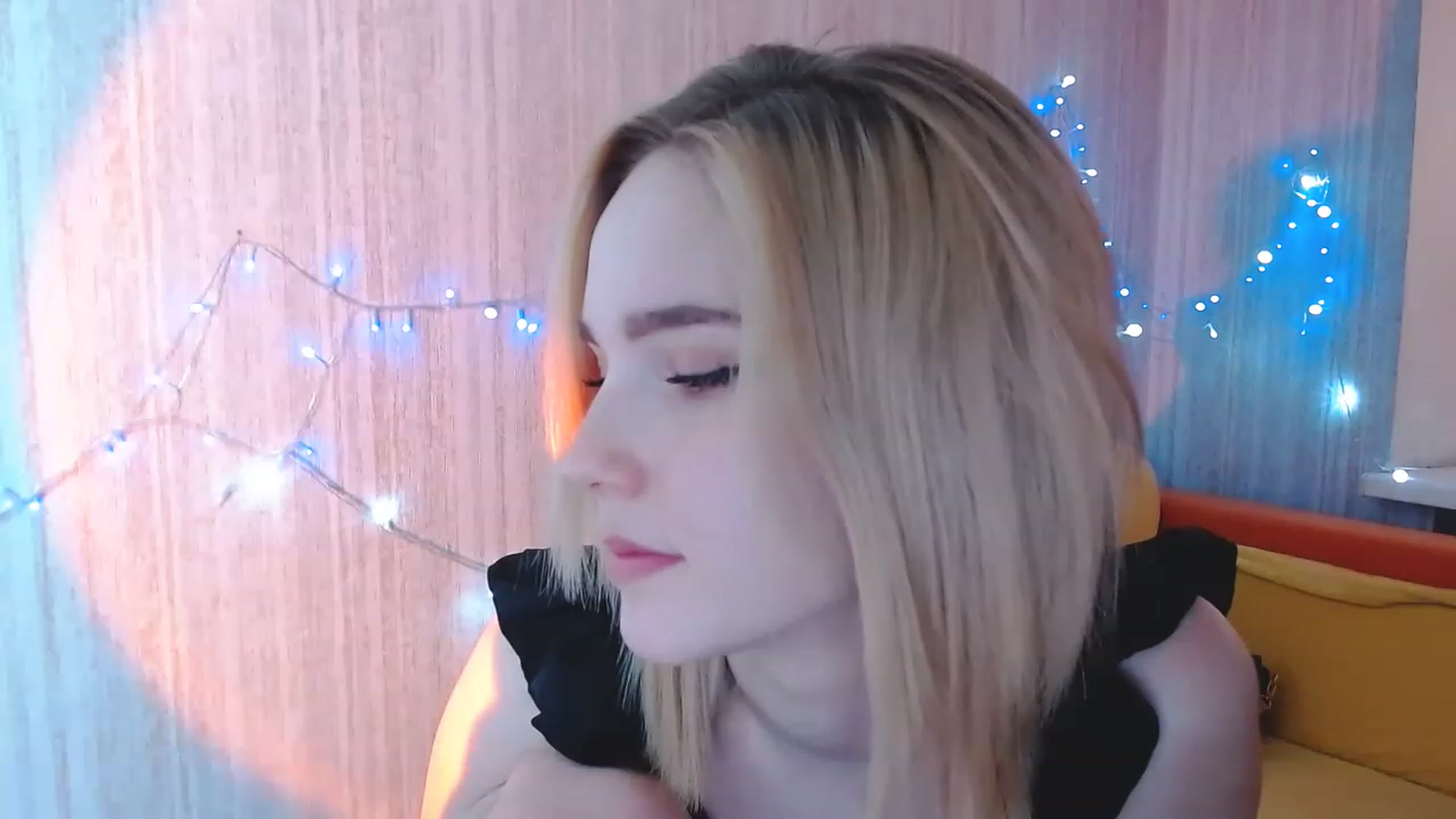 Gallery image thumbnail from EvaRockStar's myfreecams stream on, 04/05/2023, 15:45 image 6 of 20