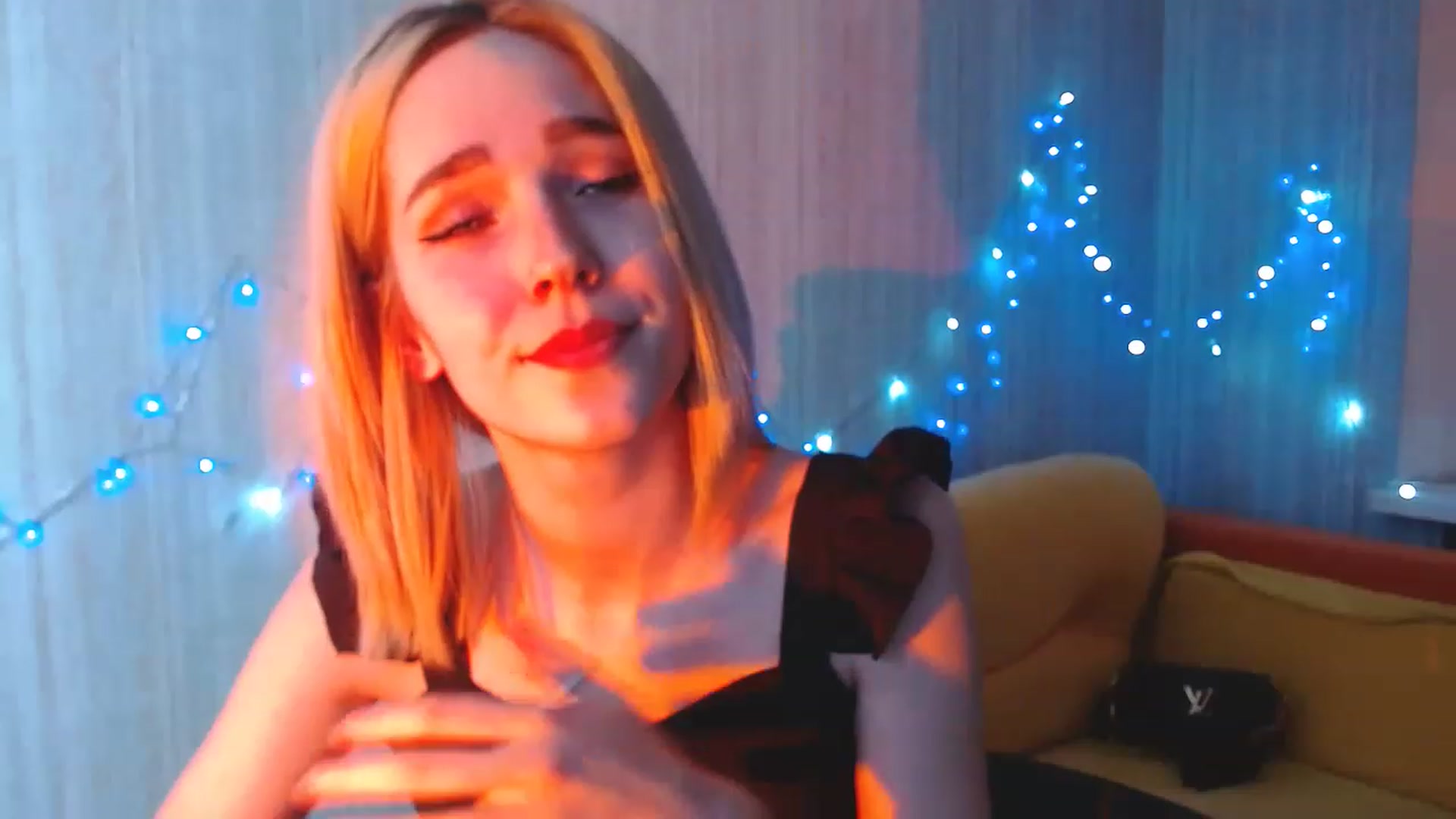 Gallery image thumbnail from EvaRockStar's myfreecams stream on, 04/05/2023, 15:45 image 10 of 20