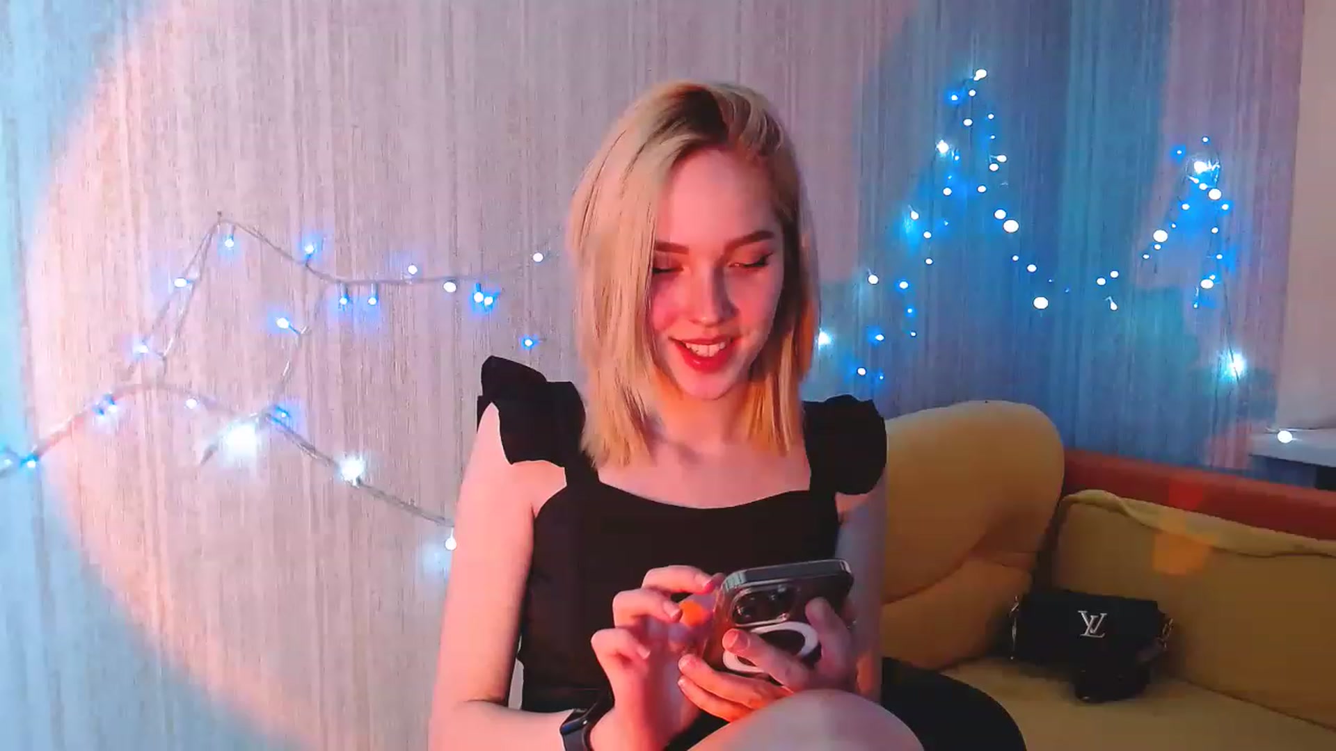 Gallery image thumbnail from EvaRockStar's myfreecams stream on, 04/05/2023, 15:45 image 4 of 20