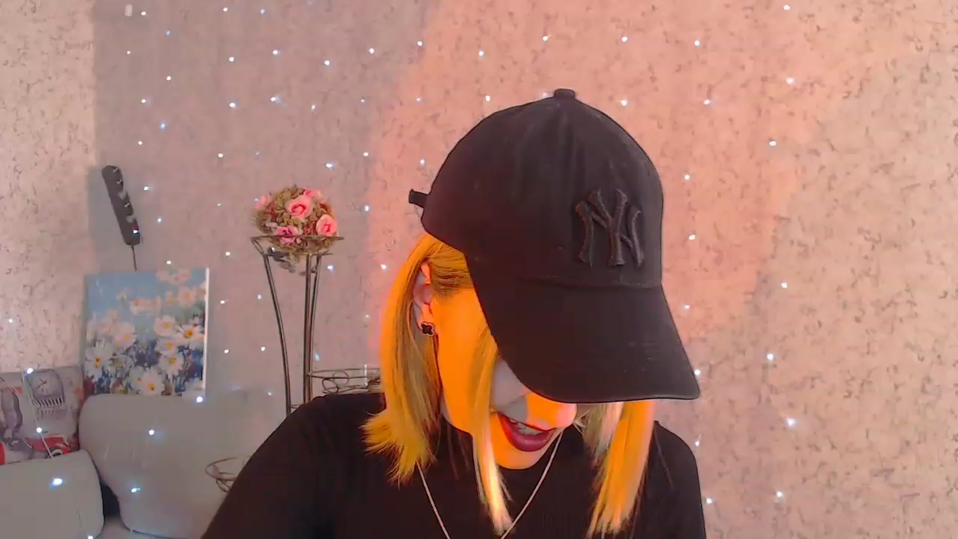 Gallery image thumbnail from EvaRockStar's myfreecams stream on, 04/10/2023, 09:35 image 2 of 20