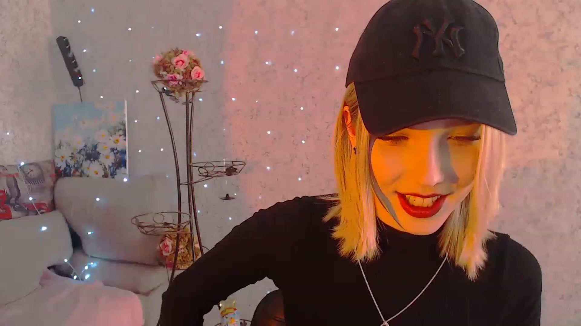 Gallery image thumbnail from EvaRockStar's myfreecams stream on, 04/10/2023, 09:35 image 7 of 20