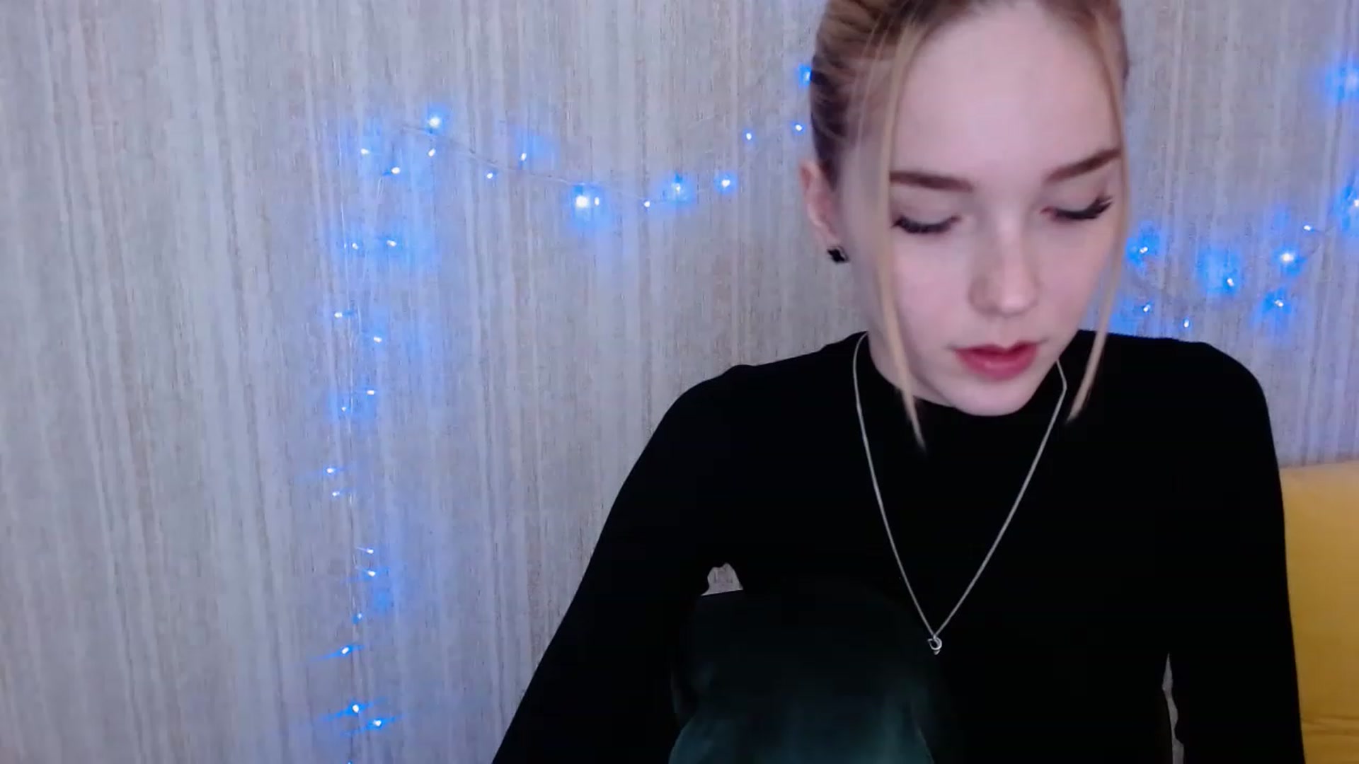 Gallery image thumbnail from EvaRockStar's myfreecams stream on, 04/12/2023, 10:20 image 5 of 20