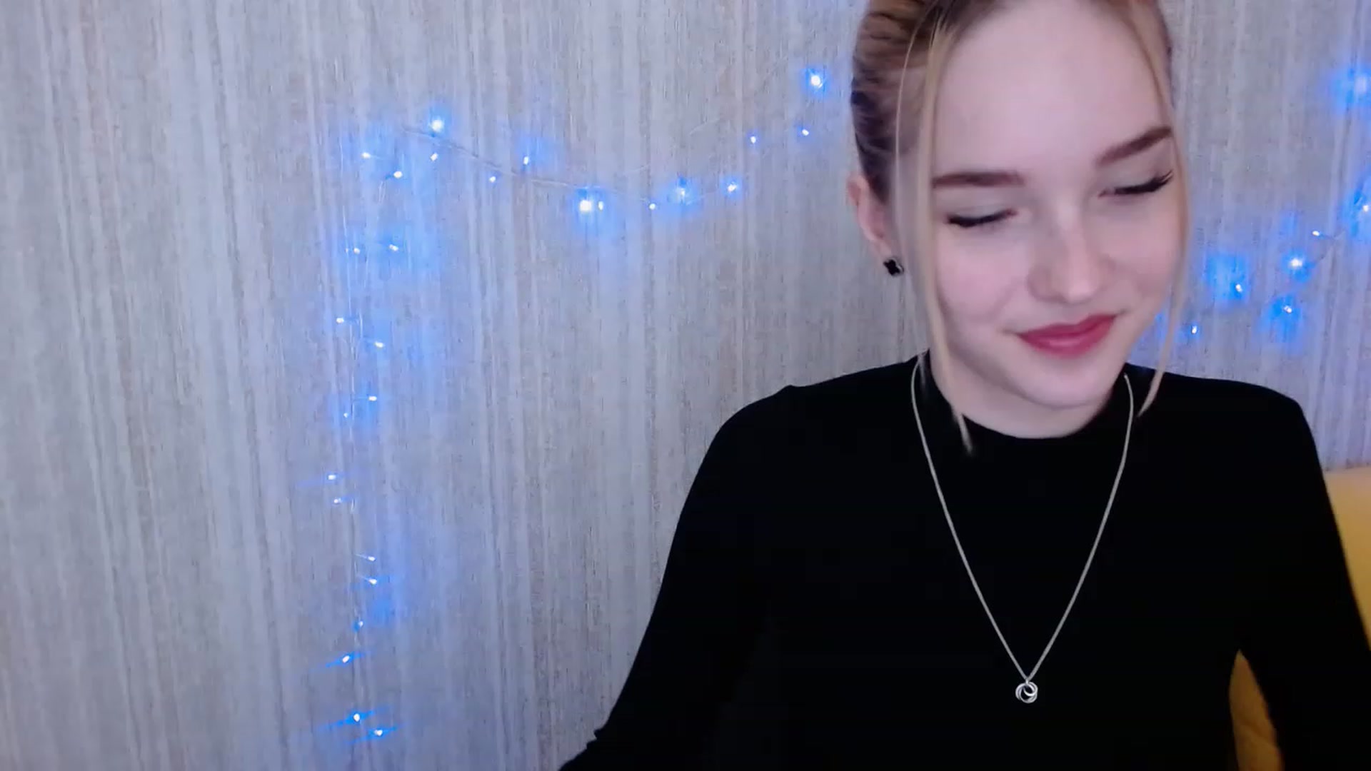 Gallery image thumbnail from EvaRockStar's myfreecams stream on, 04/12/2023, 10:20 image 4 of 20