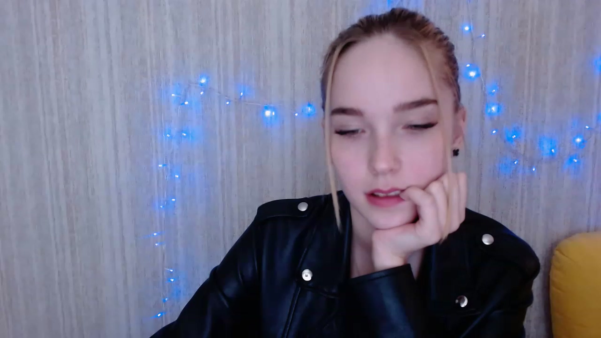 Gallery image thumbnail from EvaRockStar's myfreecams stream on, 04/12/2023, 10:20 image 16 of 20