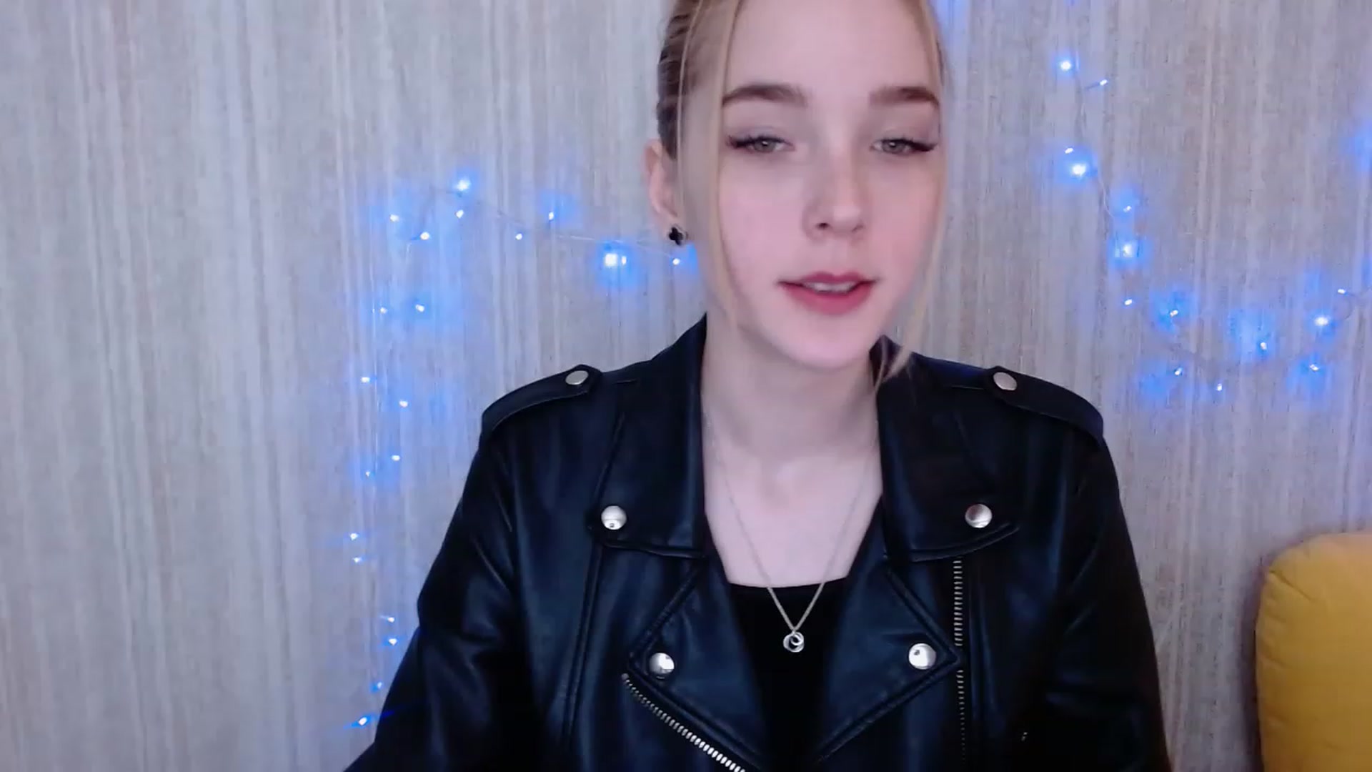 Gallery image thumbnail from EvaRockStar's myfreecams stream on, 04/12/2023, 10:20 image 14 of 20