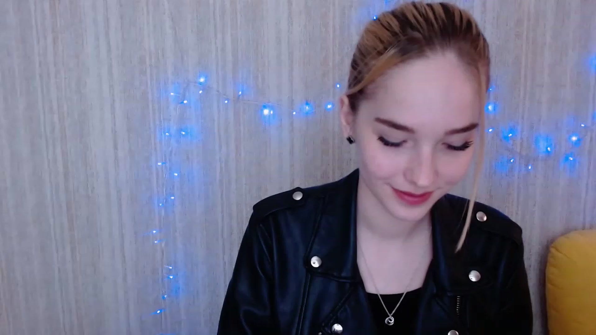 Gallery image thumbnail from EvaRockStar's myfreecams stream on, 04/12/2023, 10:20 image 17 of 20