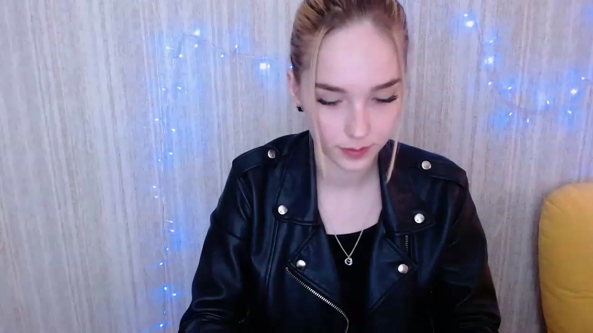 Gallery image thumbnail from EvaRockStar's myfreecams stream on, 04/12/2023, 12:10 image 5 of 20