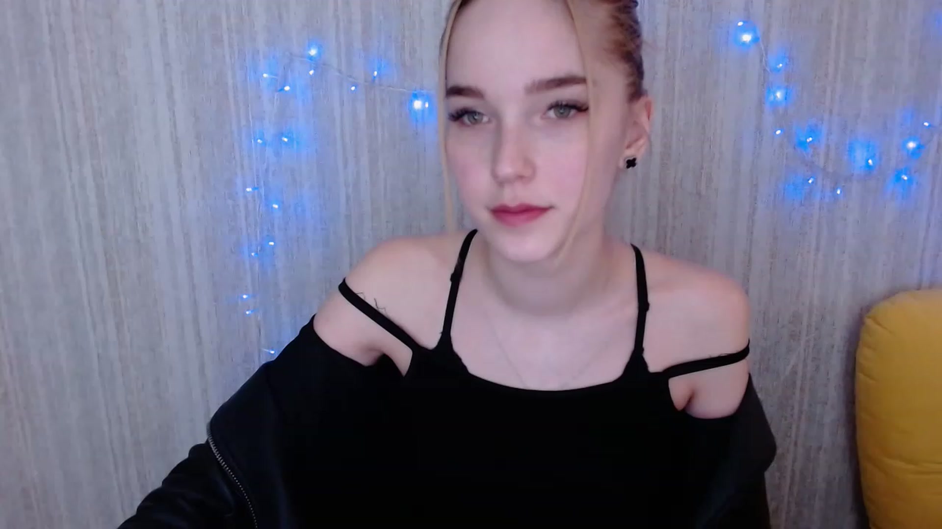 Gallery image thumbnail from EvaRockStar's myfreecams stream on, 04/12/2023, 12:10 image 7 of 20